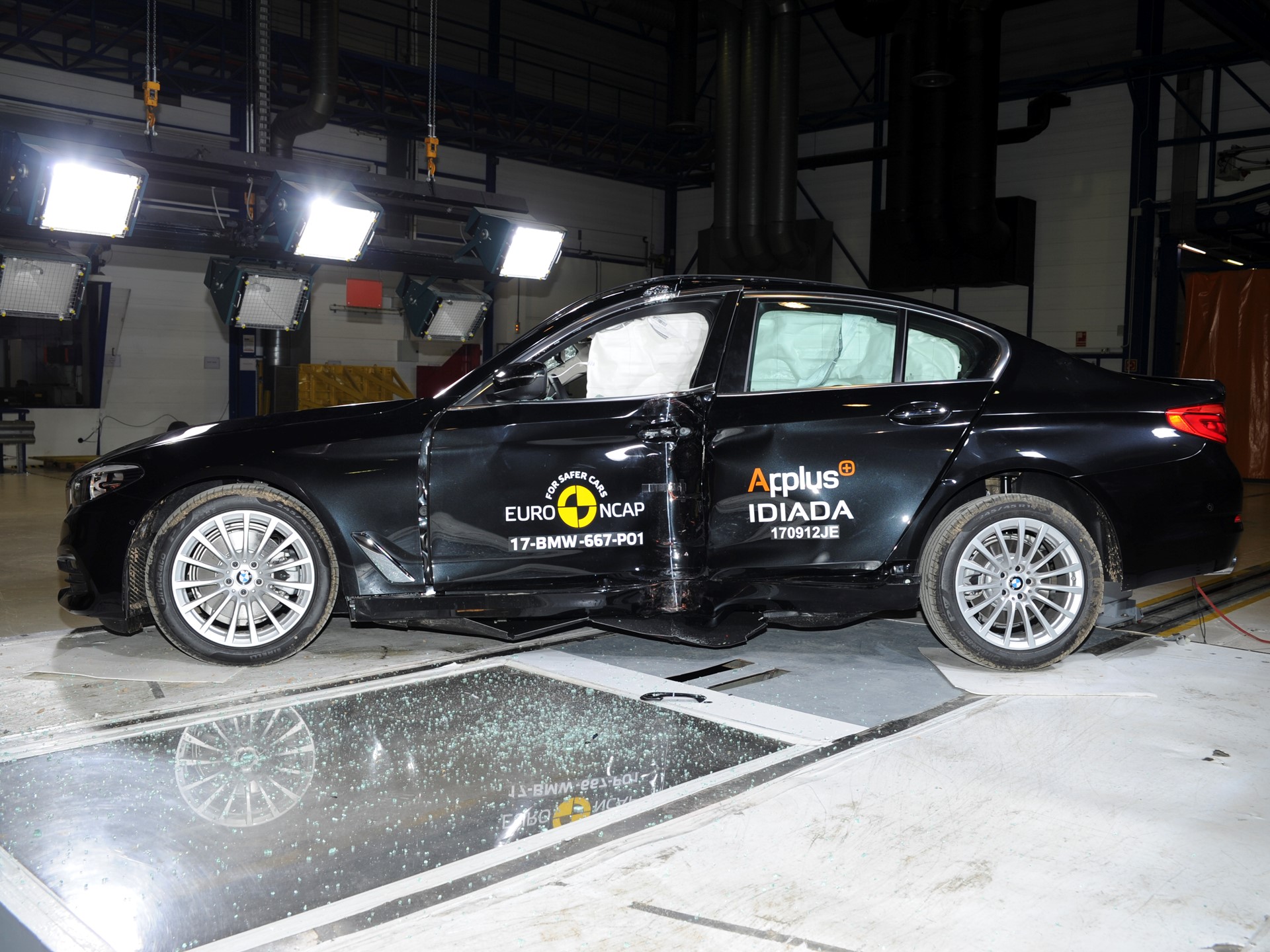 BMW 5-Series  - Pole crash test 2017 - after crash