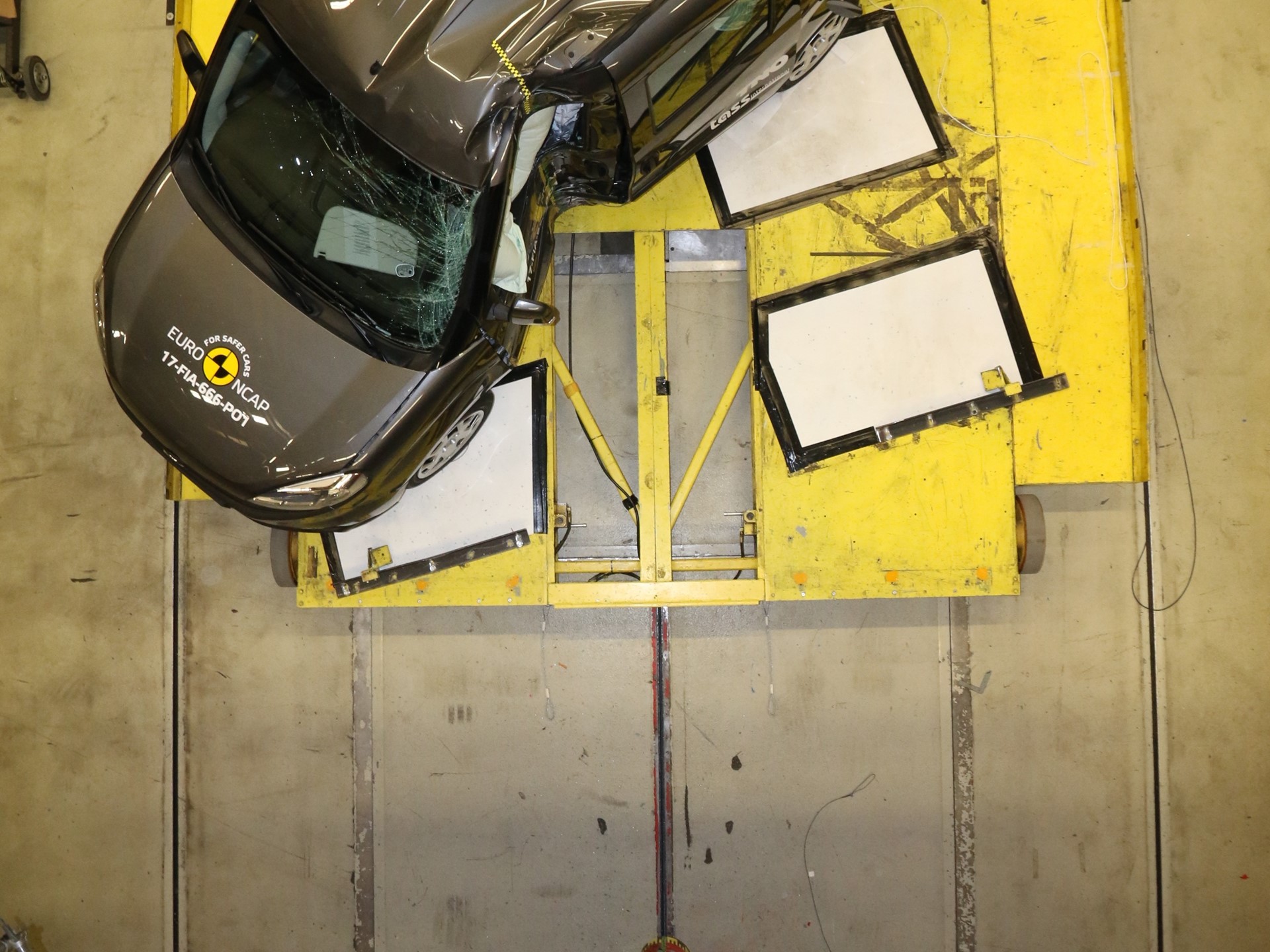 Fiat Doblo  - Pole crash test 2017 - after crash