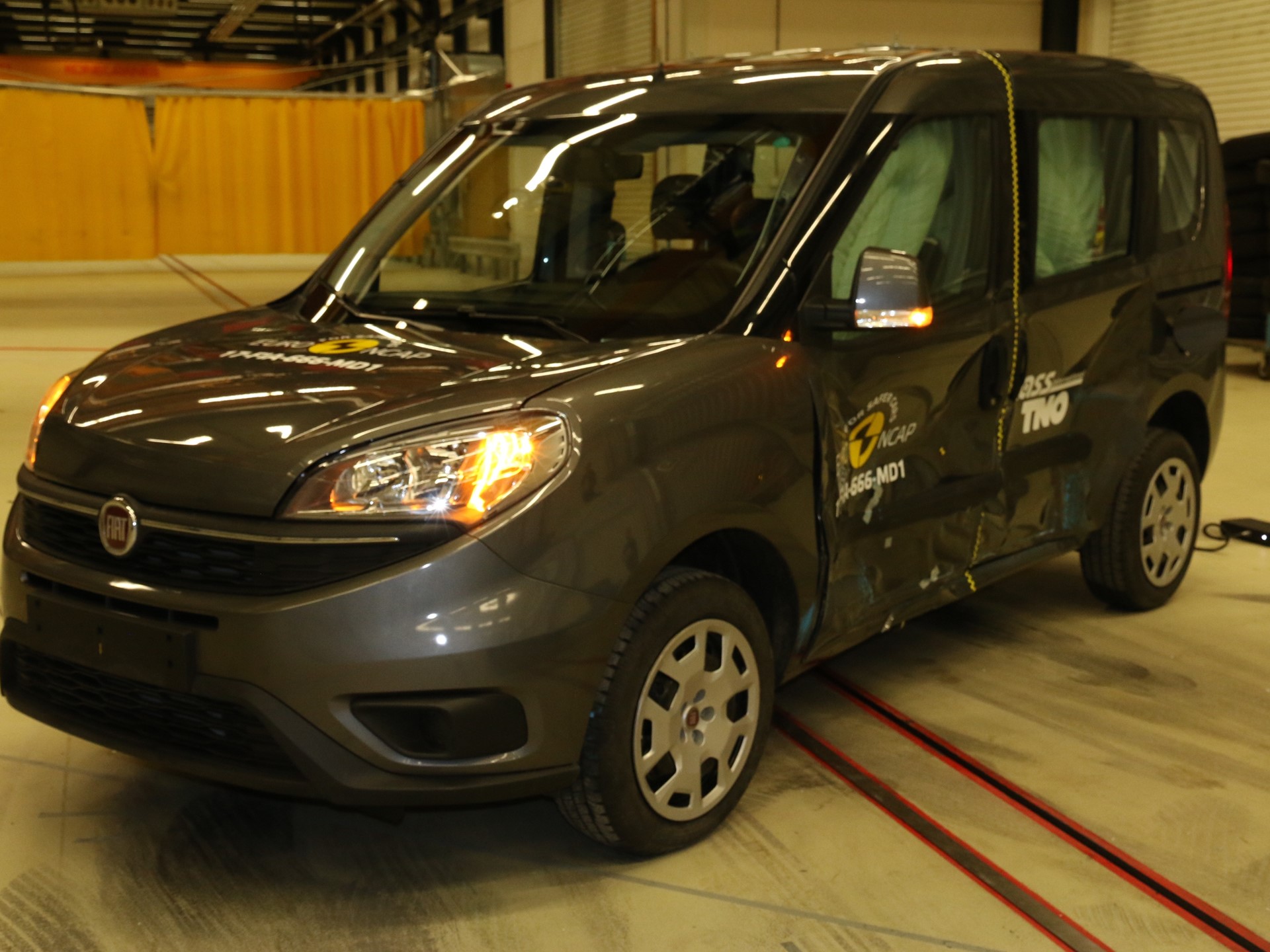 Fiat Doblo  - Side crash test 2017
