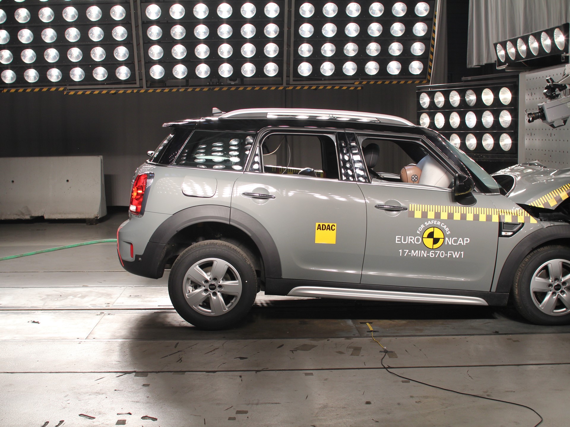 MINI Countryman - Frontal Full Width test 2017