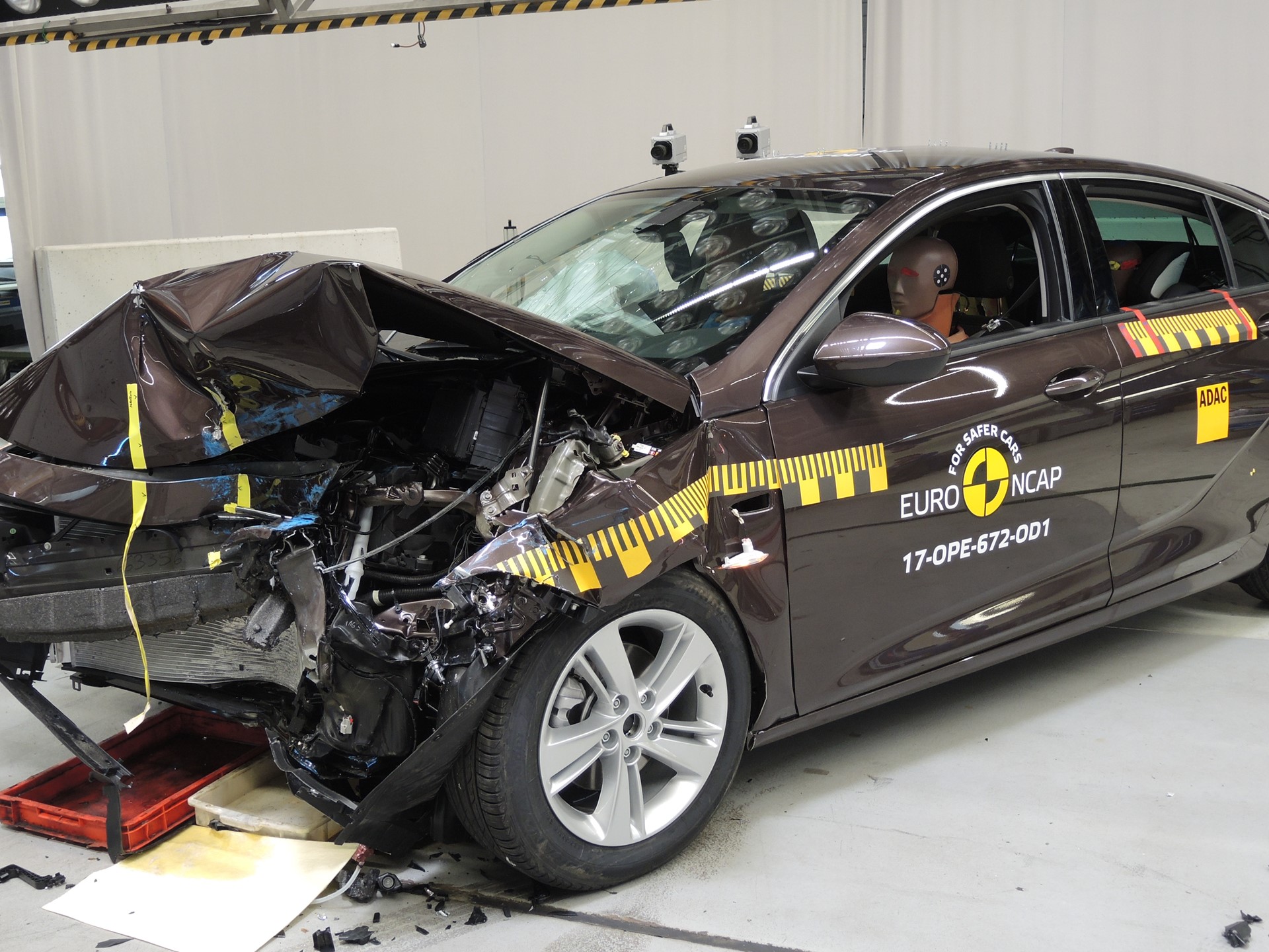 Opel Insignia- Frontal Offset Impact test 2017 - after crash
