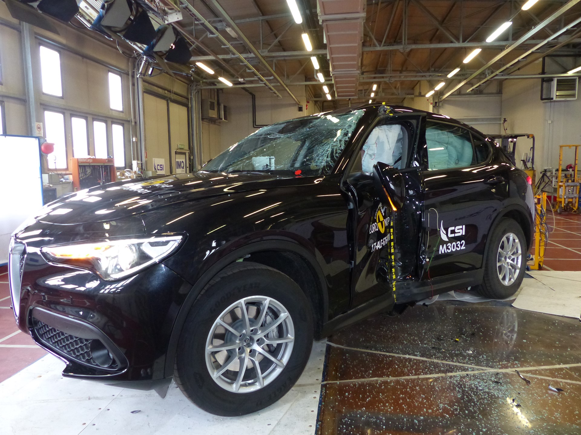 Alfa Romeo Stelvio  - Pole crash test 2017 - after crash