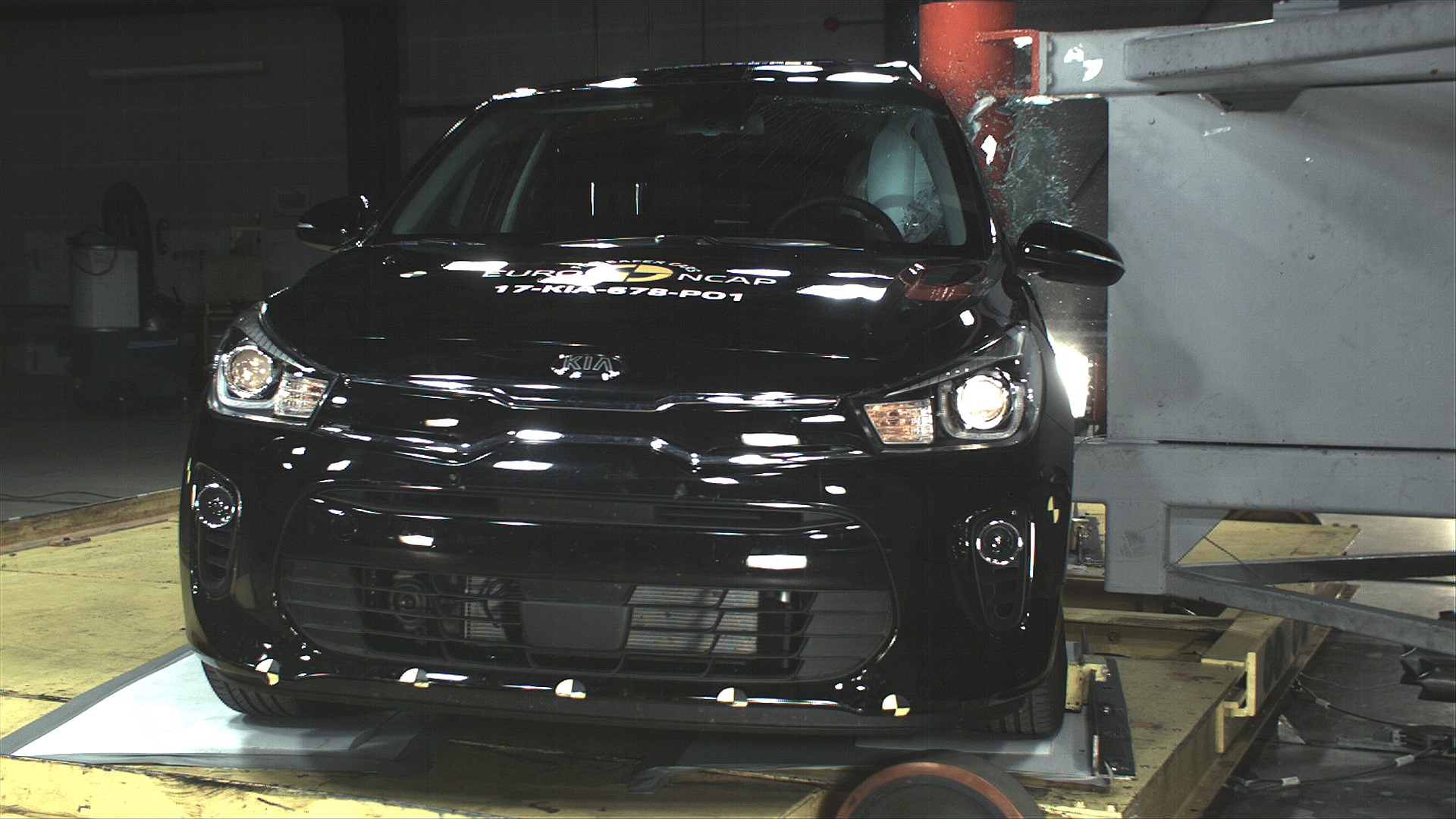 Kia Rio - Pole crash test 2017