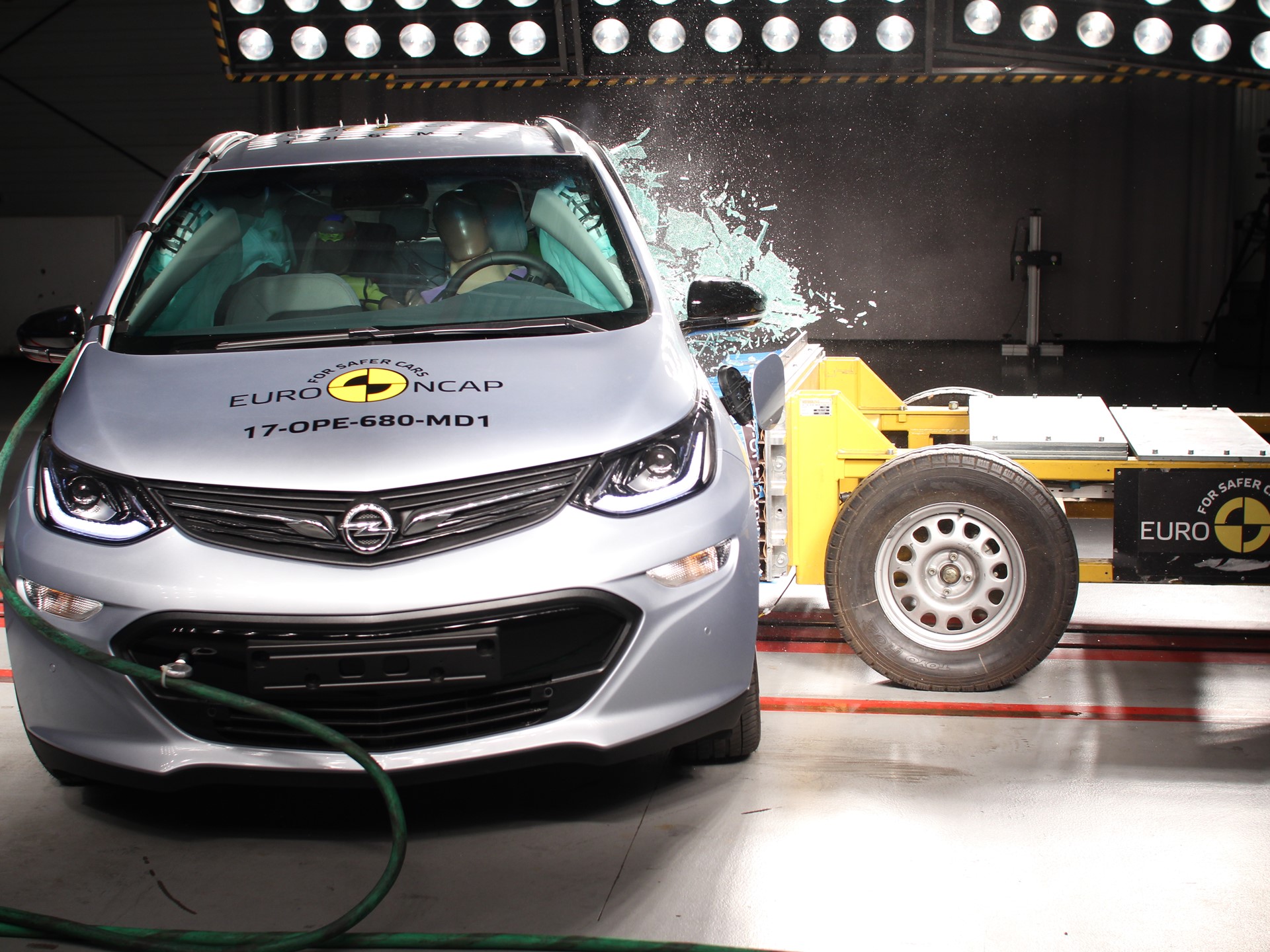 Opel/Vauxhall Ampera-e - Side crash test 2017