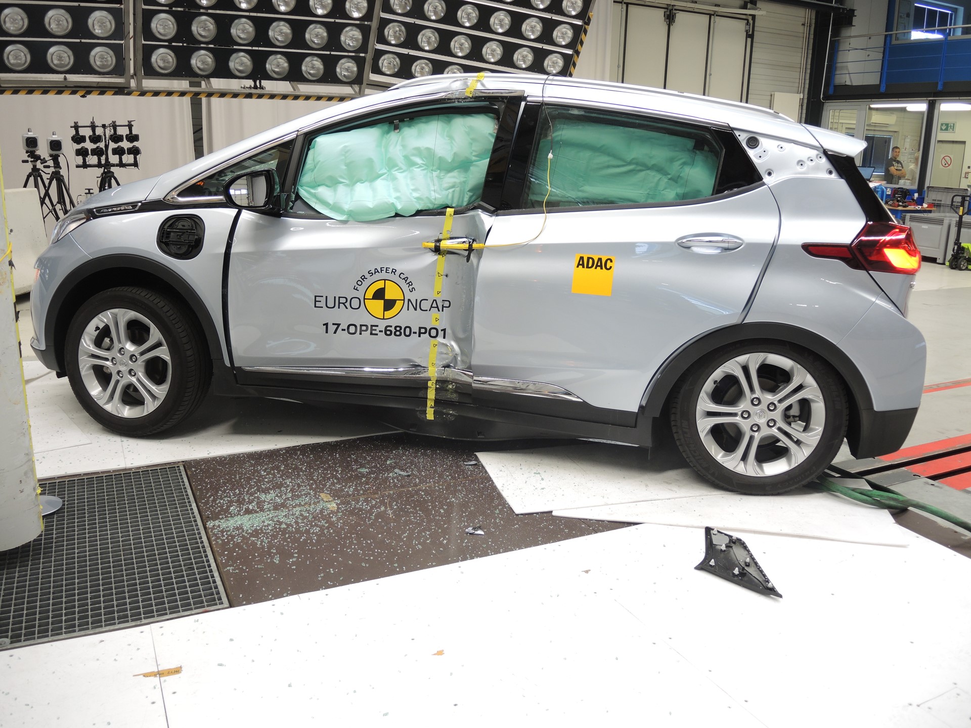 Opel Vauxhall Ampera E Pole Crash Test 17 After Crash