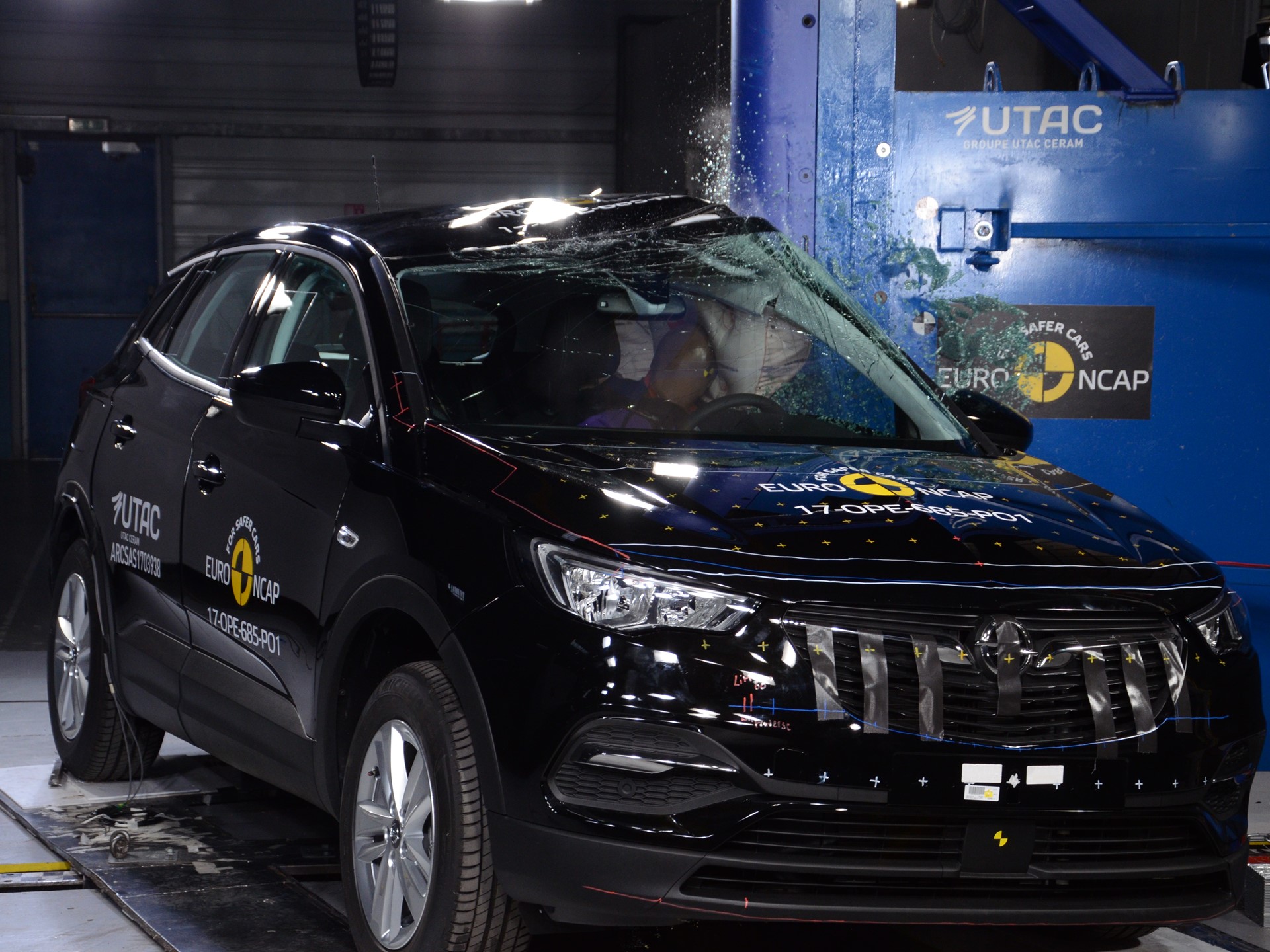 Opel/Vauxhall Grandland X - Pole crash test 2017