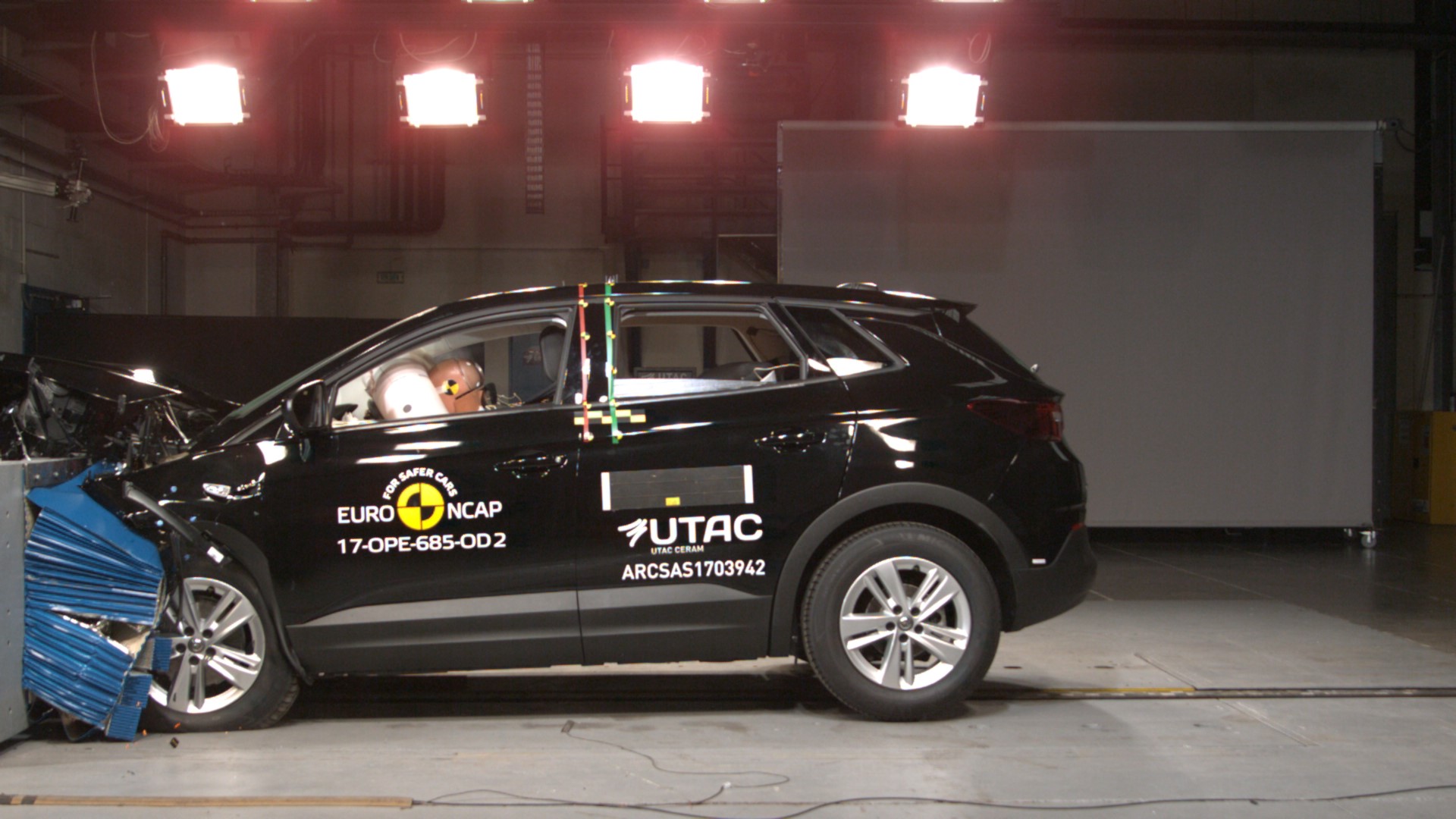 Opel/Vauxhall Grandland X - Frontal Offset Impact test 2017