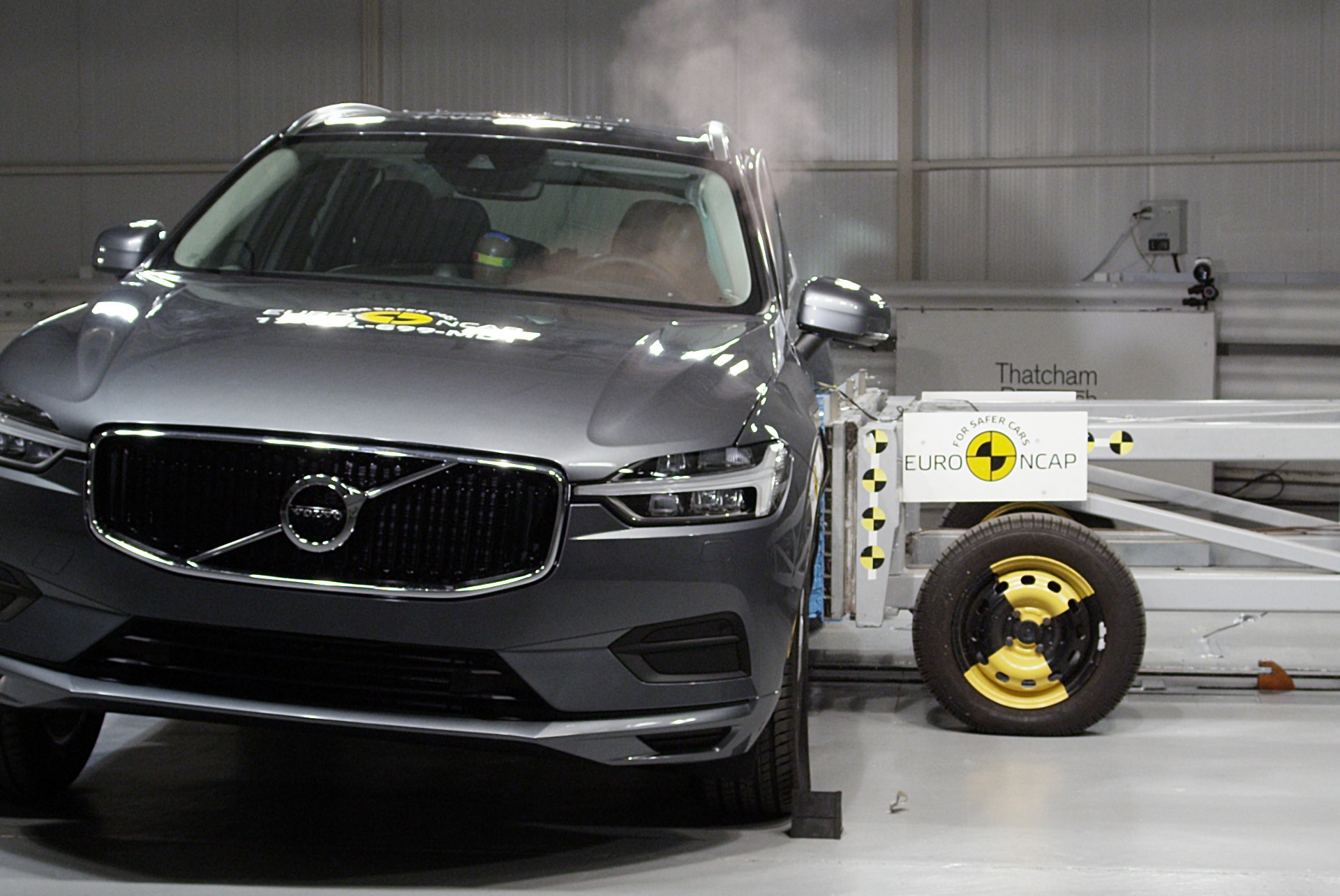 Volvo XC60 - Side crash test 2017