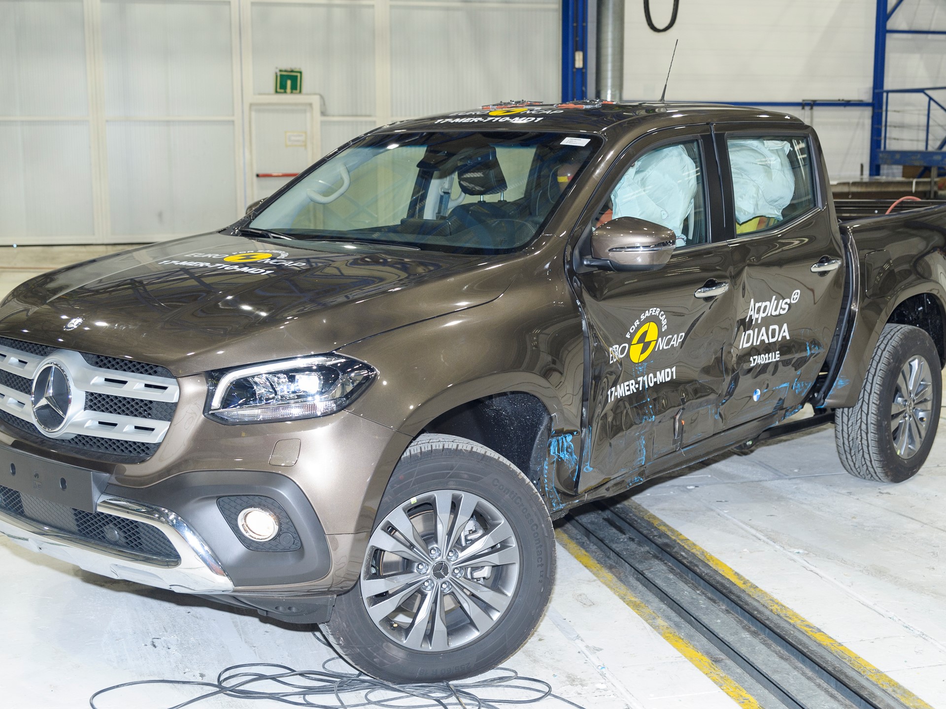Mercedes-Benz X-Class - Side crash test 2017 - after crash
