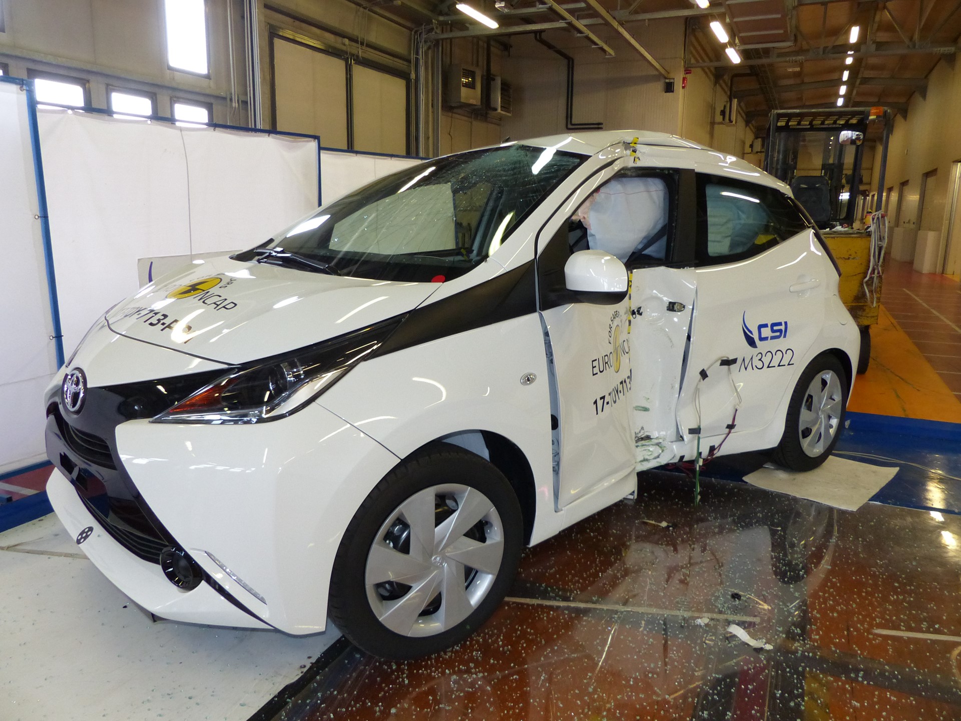 Toyota Aygo - Pole crash test 2017 - after crash