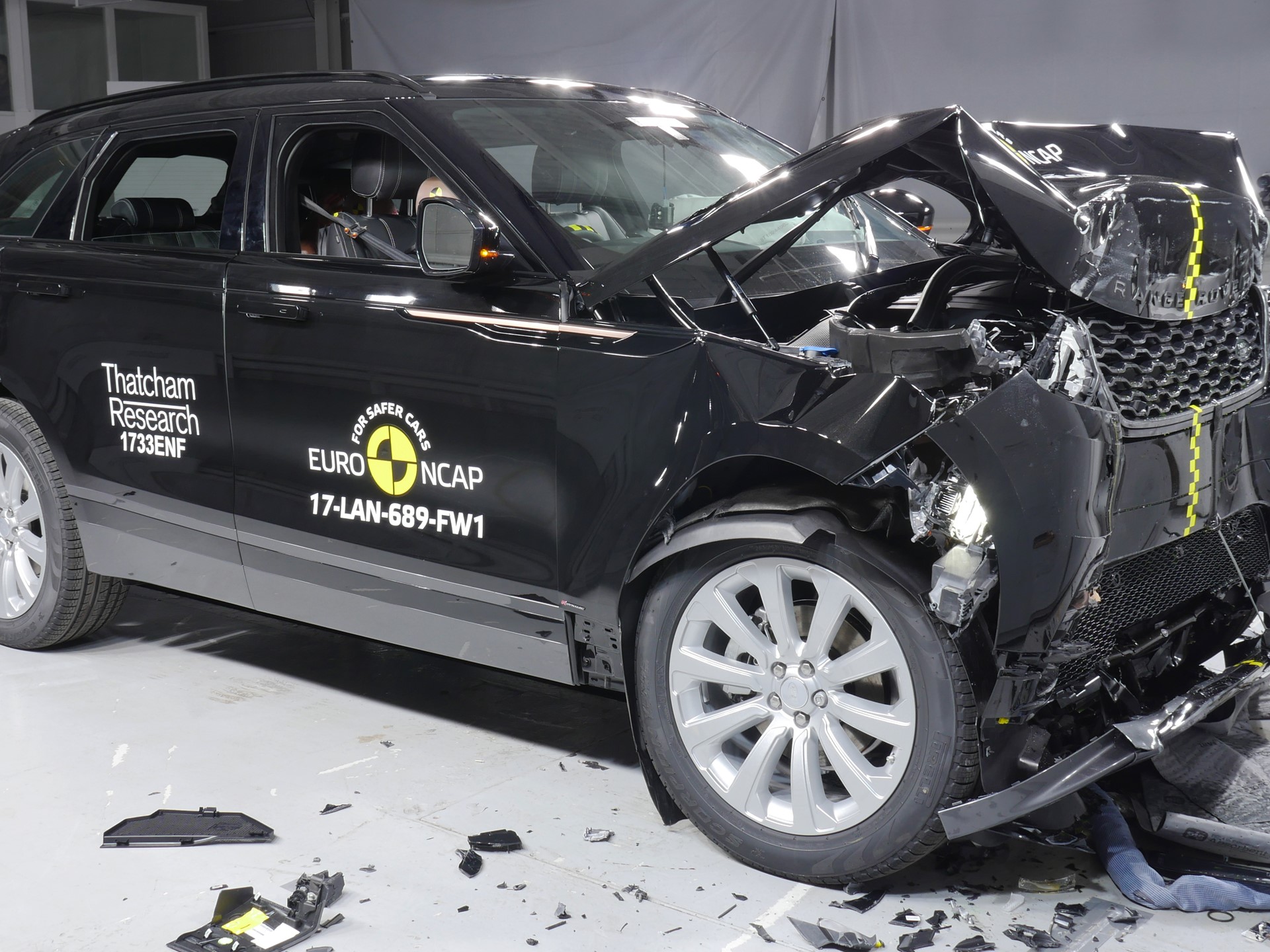 Range Rover Velar - Frontal Full Width test 2017 - after crash