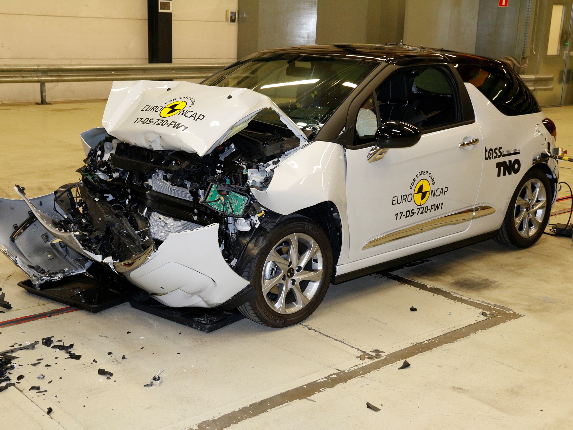 DS 3 - Frontal Full Width test 2017 - after crash