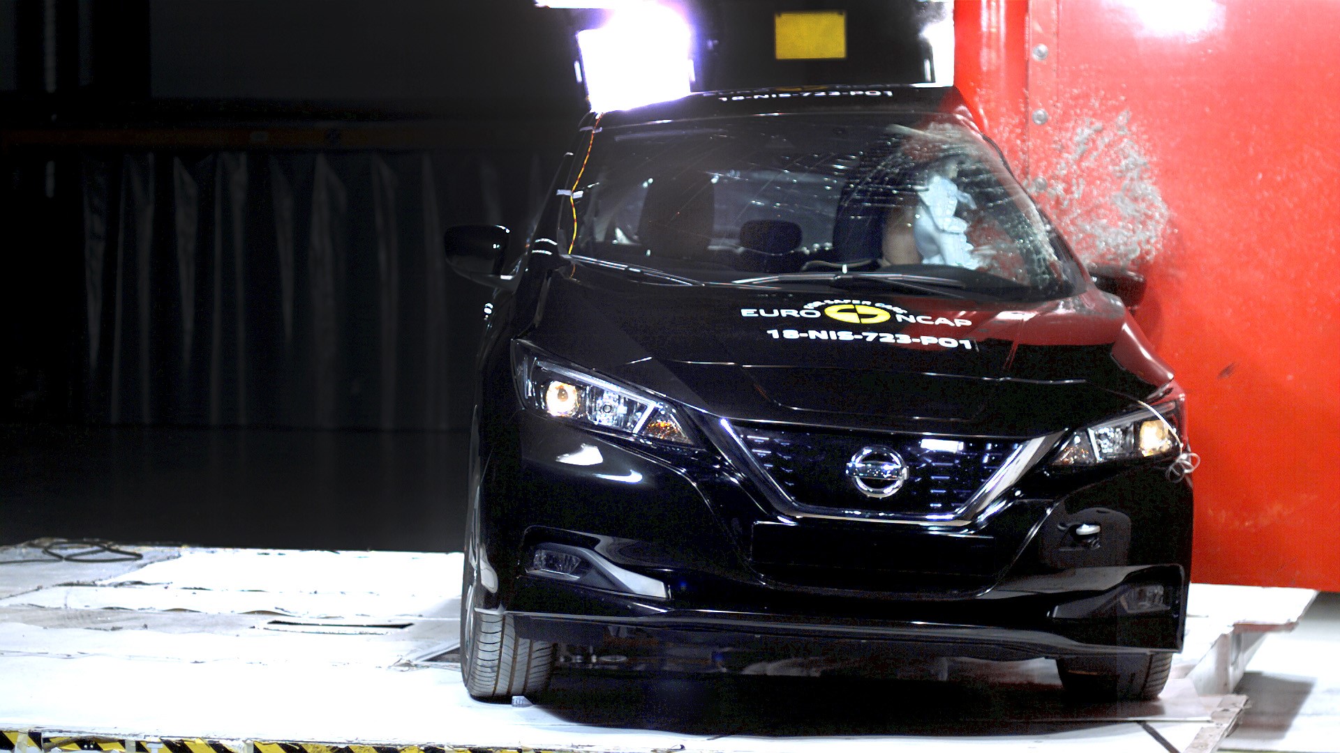 Nissan LEAF - Pole crash test 2018