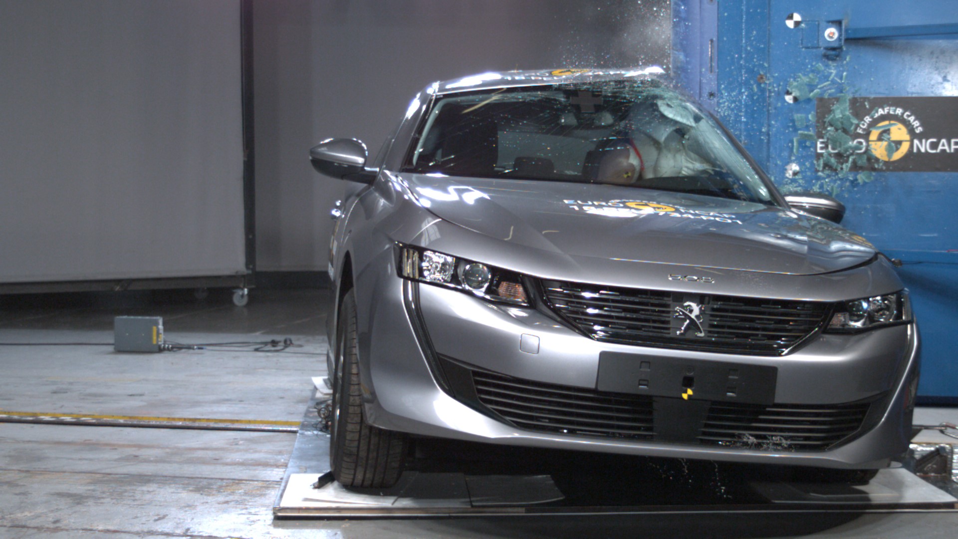 Peugeot 508 - Pole crash test 2018