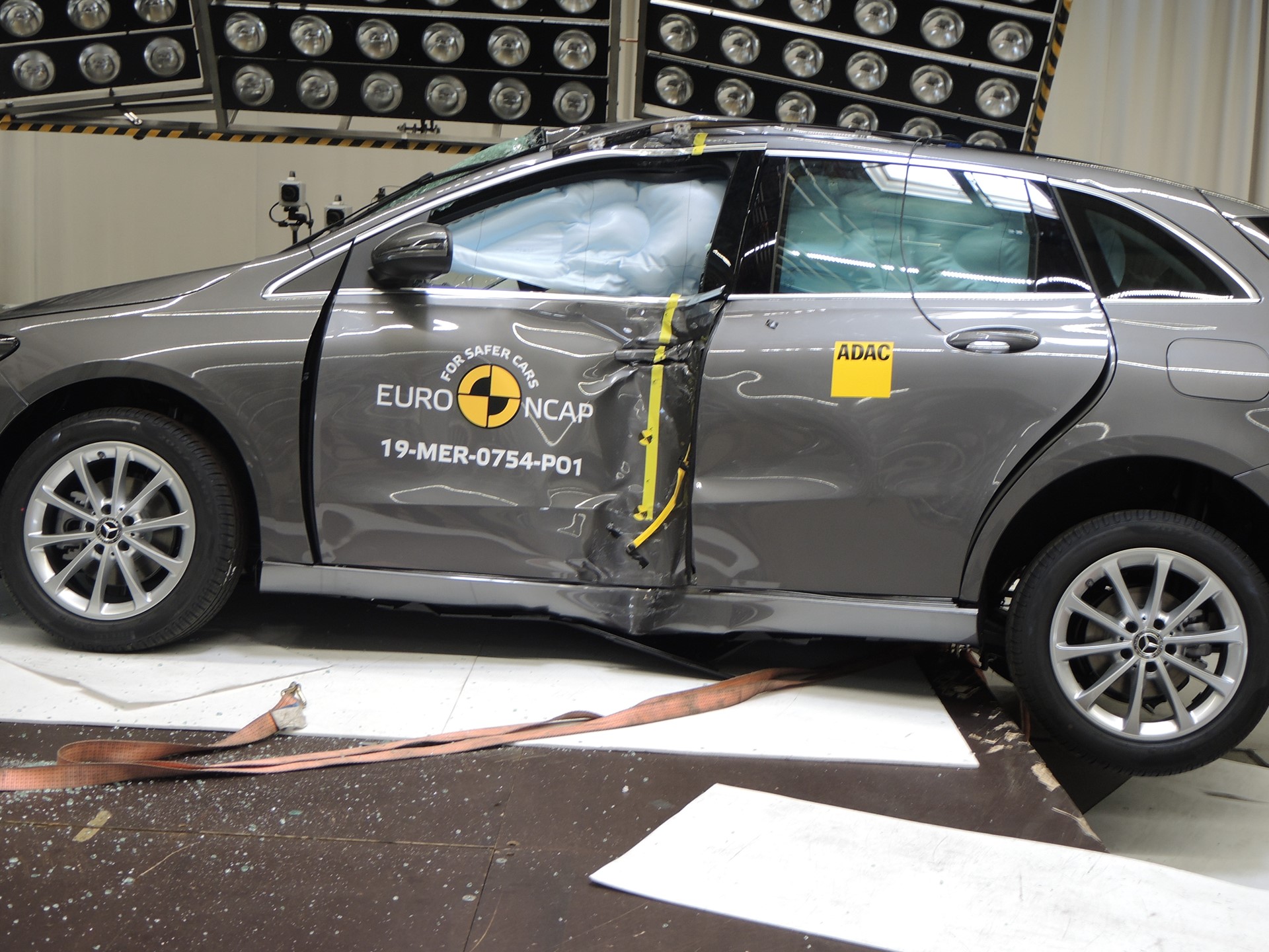 Mercedes-Benz B-Class - Pole crash test 2019 - after crash