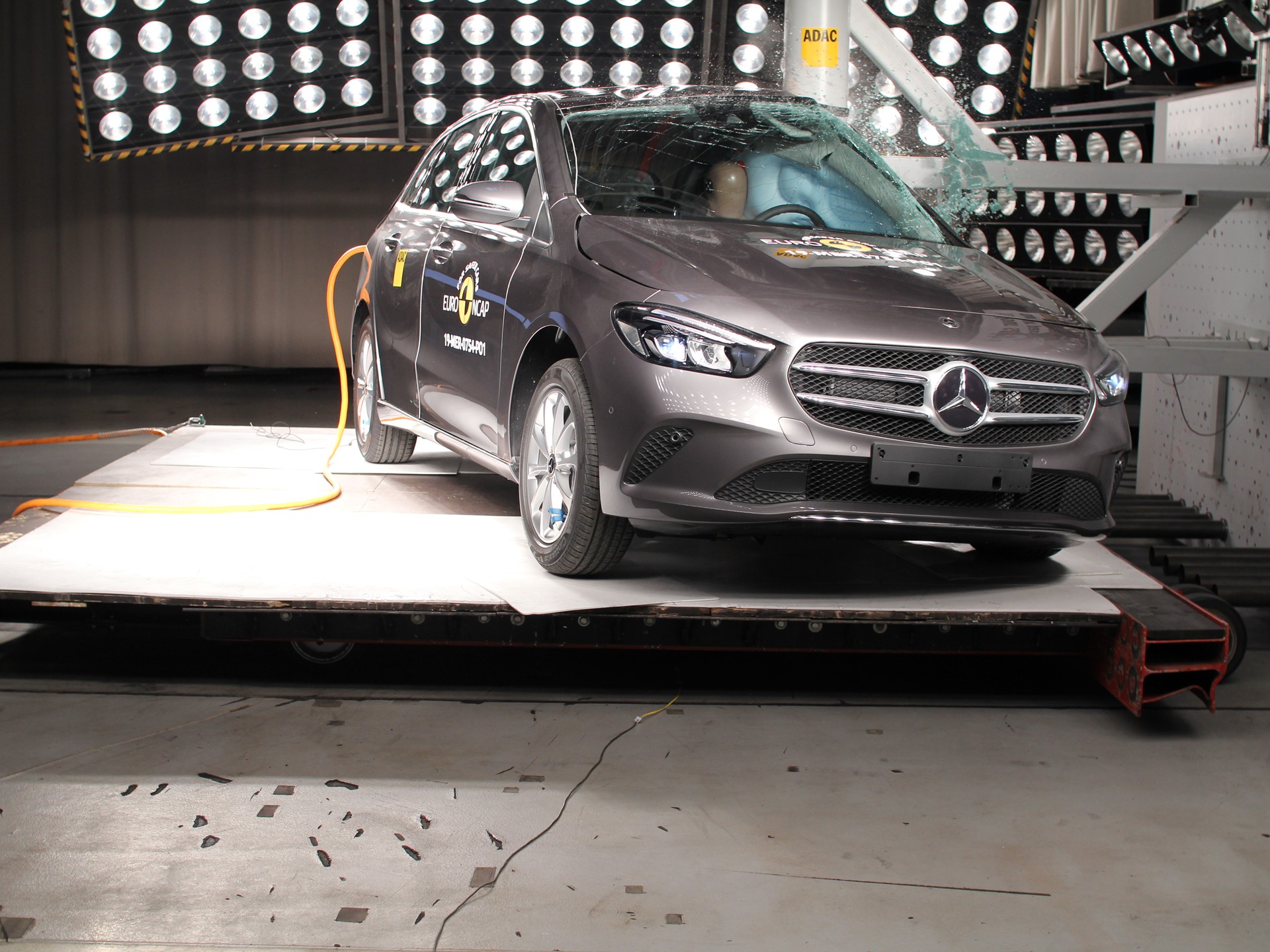 Mercedes-Benz B-Class - Pole crash test 2019