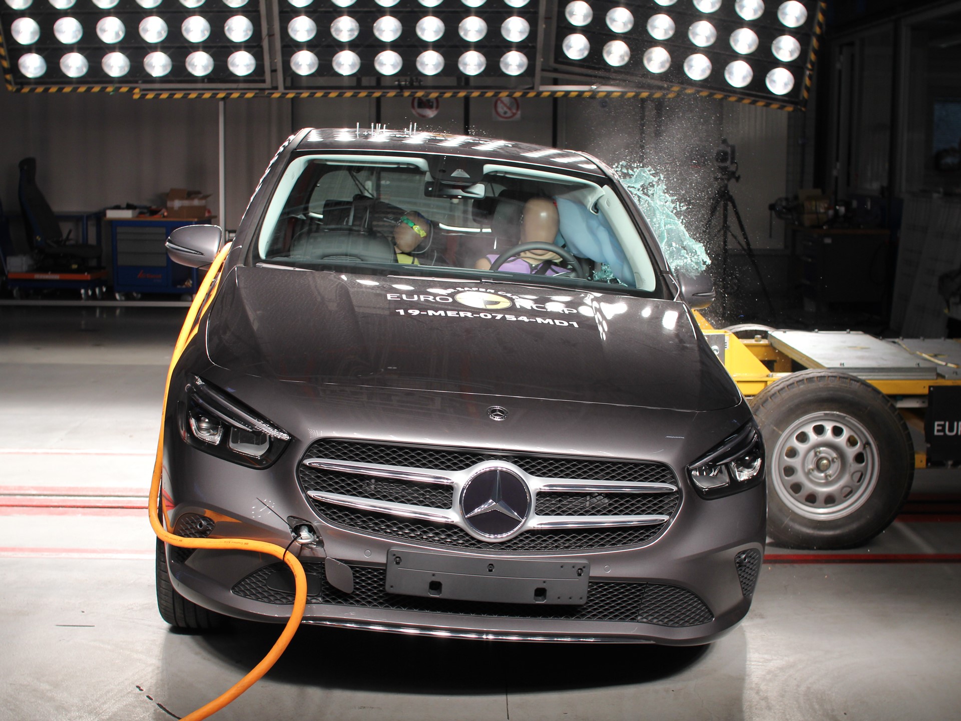 Mercedes-Benz B-Class - Side crash test 2019