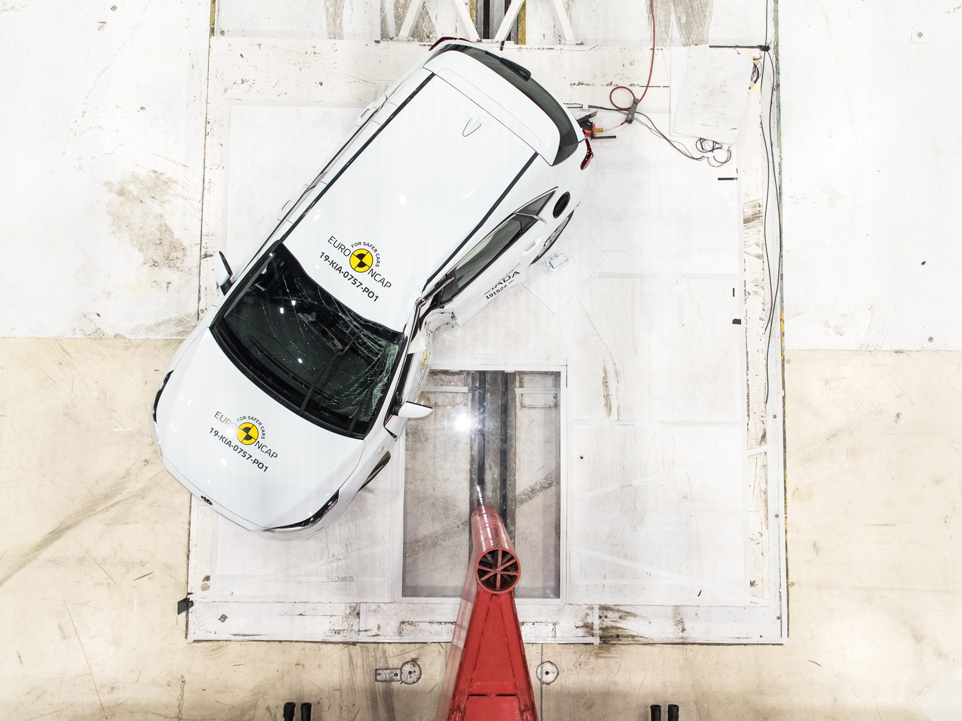 Kia Ceed - Pole crash test 2019 - after crash