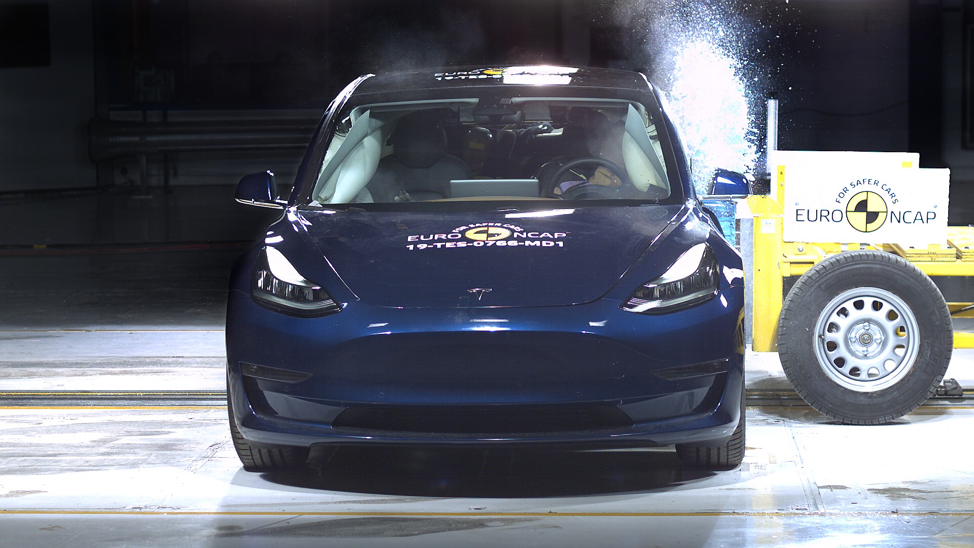 Tesla Model 3 - Side crash test 2019