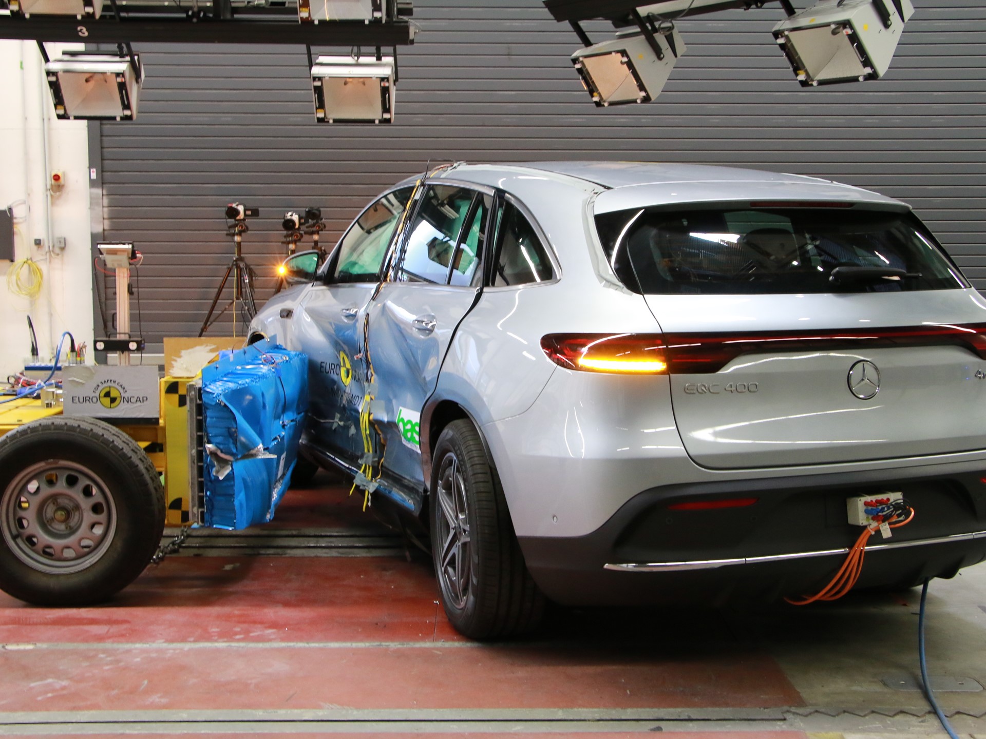 Mercedes-Benz EQ C - Side crash test 2019 - after crash