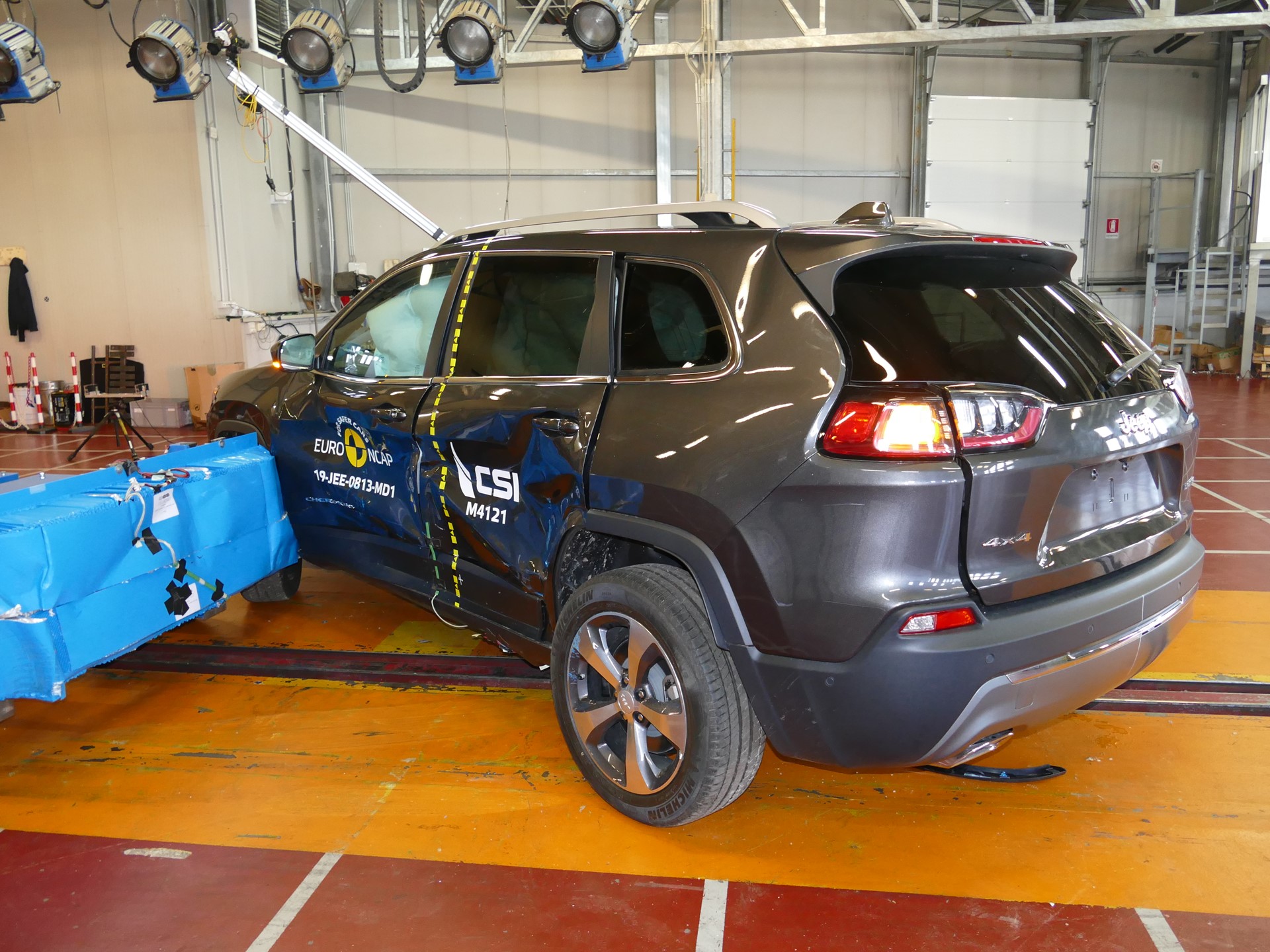 Jeep Cherokee - Side crash test 2019 - after crash