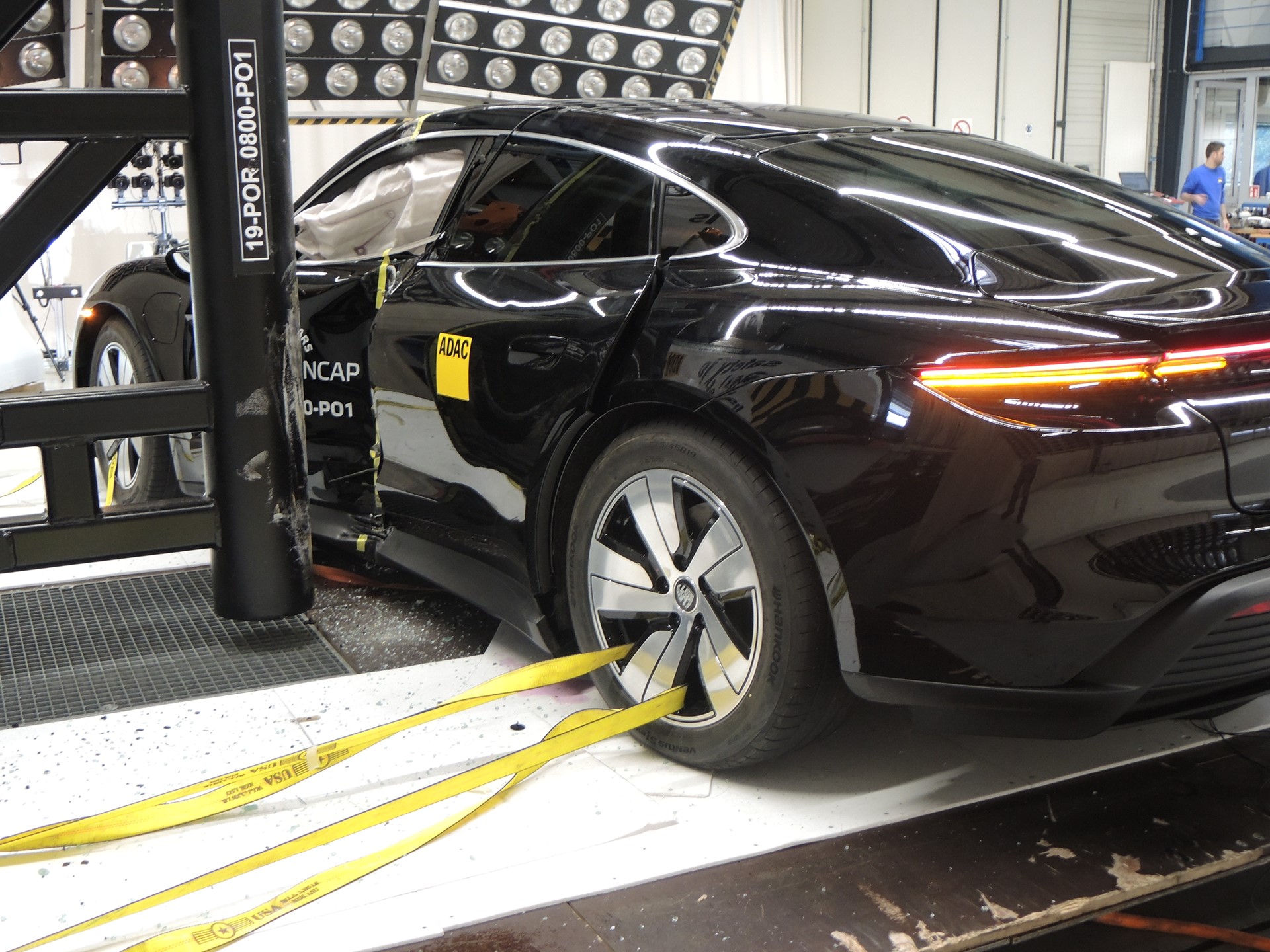 Porsche Taycan - Pole crash test 2019 - after crash