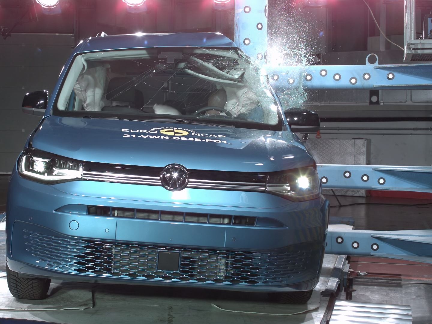 VW Caddy - Side Pole test 2021