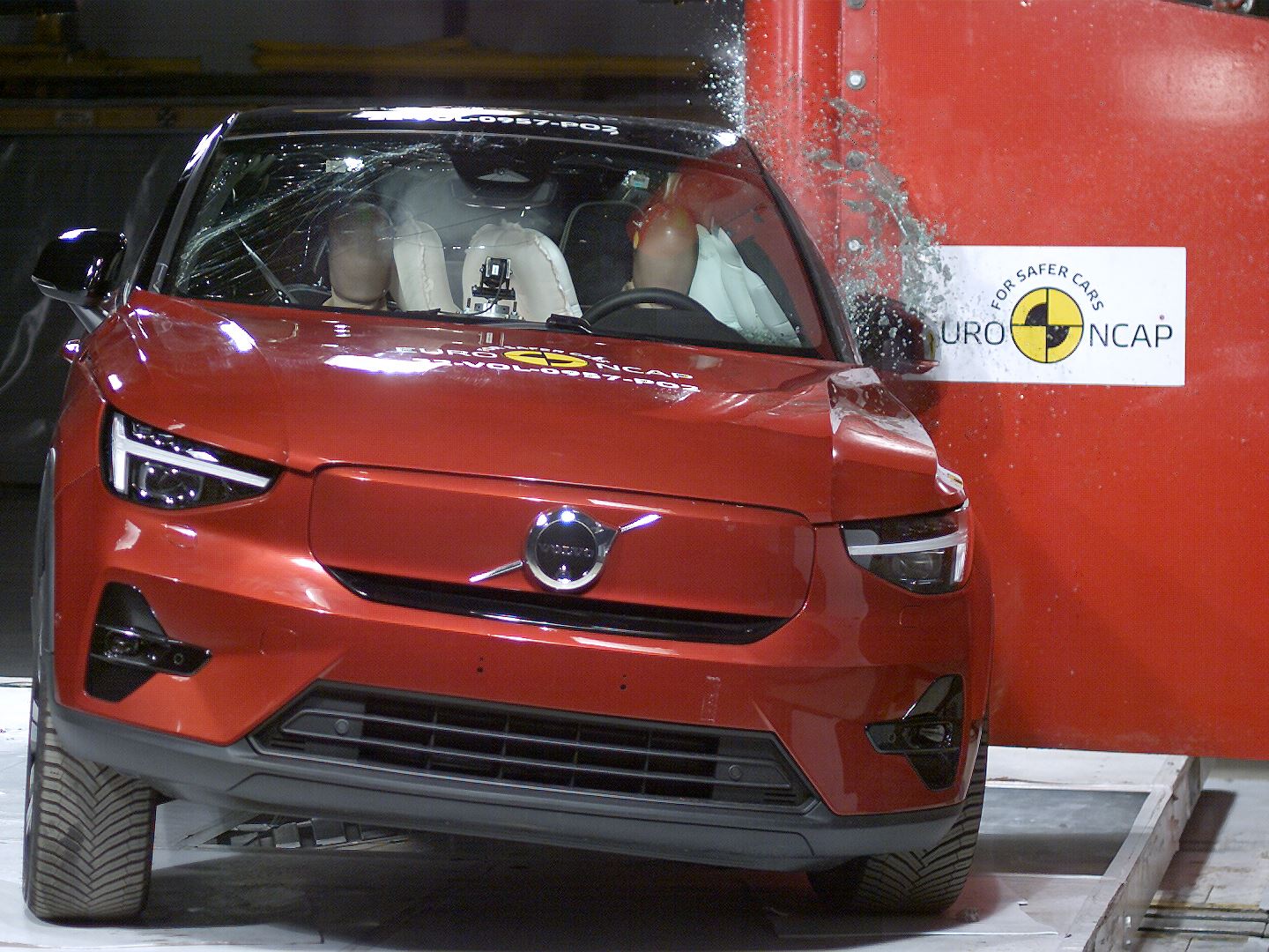 Volvo C40 Recharge - Side Pole test 2022