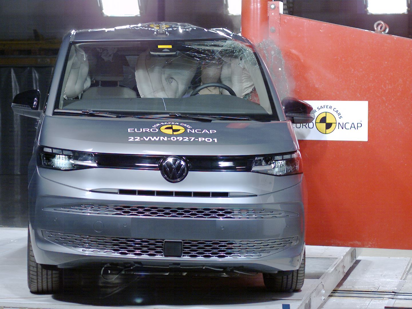 VW Multivan - Side Pole test 2022