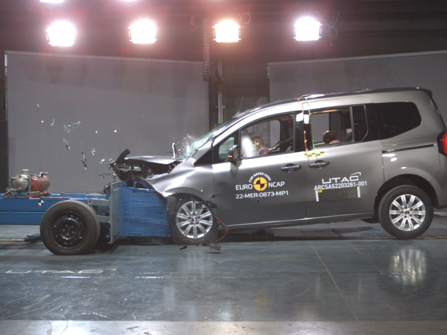 Mercedes-Benz T-Class - Mobile Progressive Deformable Barrier test 2022