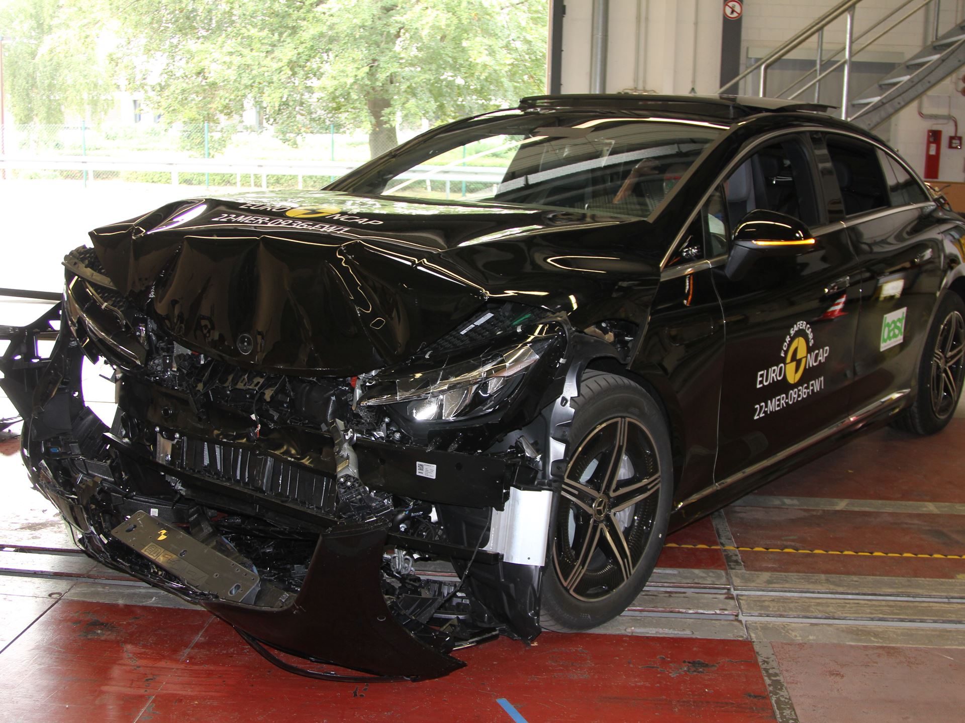 Mercedes-EQ EQE - Full Width Rigid Barrier test 2022 - after crash
