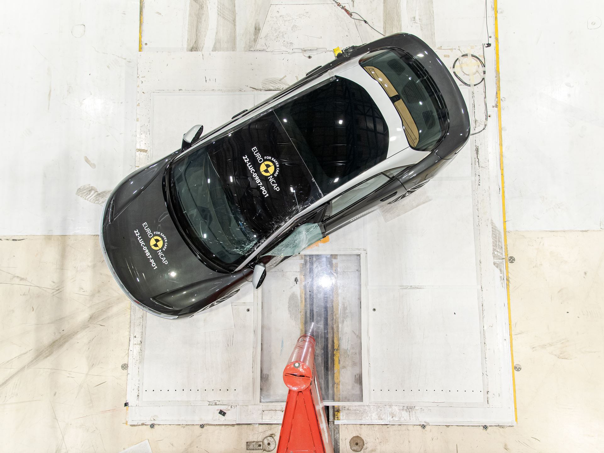 Lucid Air - Side Pole test 2022 - after crash