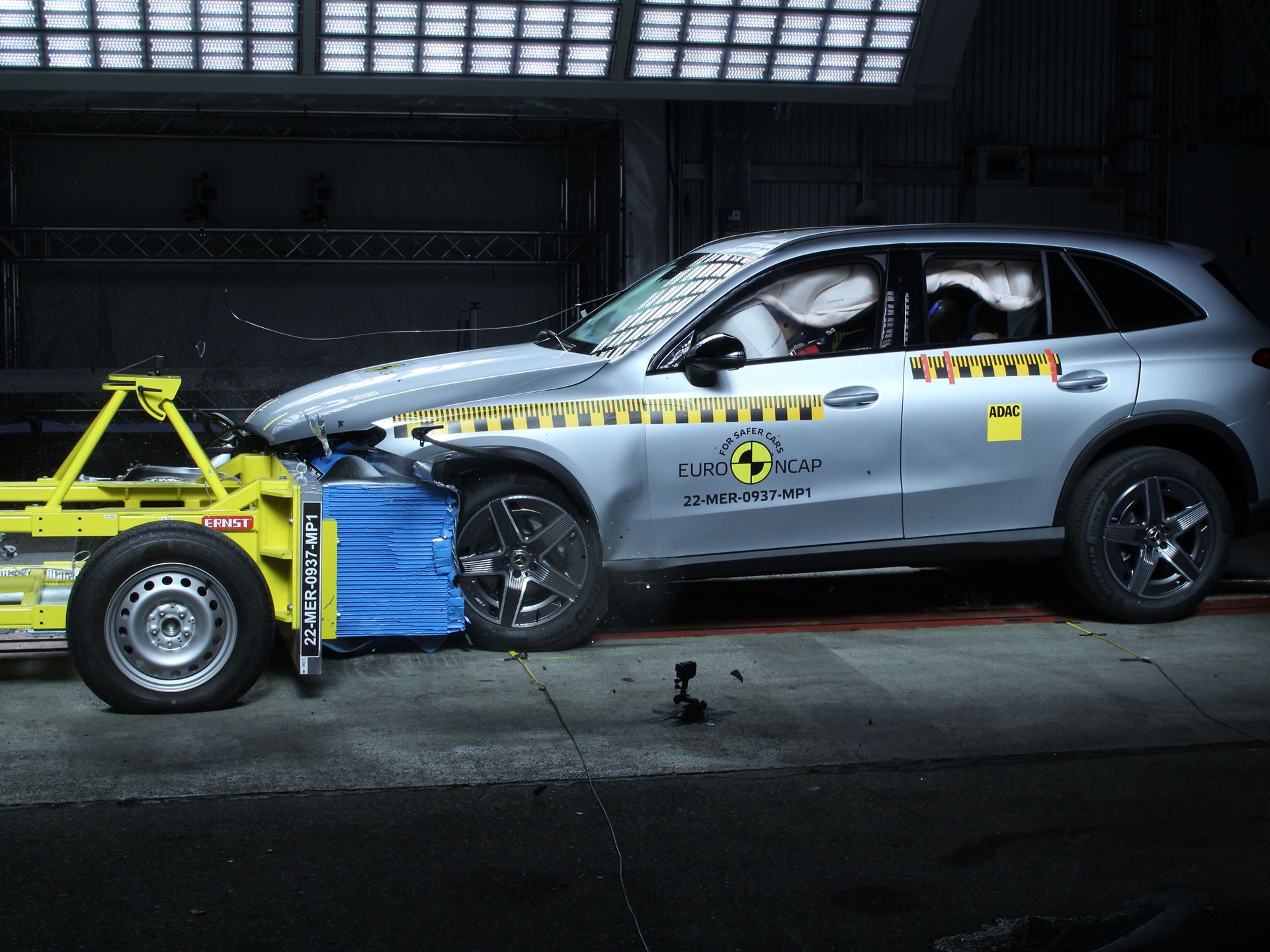 Mercedes-Benz GLC - Mobile Progressive Deformable Barrier test 2022