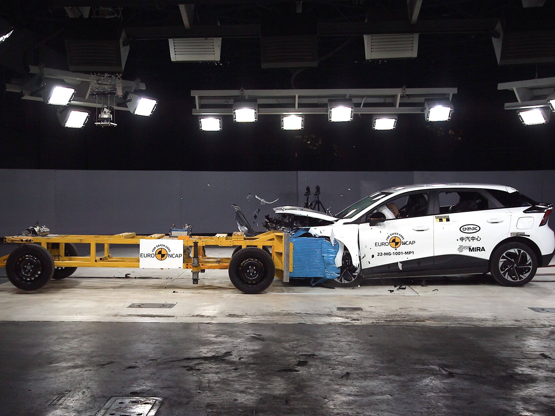 MG 4 Electric - Mobile Progressive Deformable Barrier test 2022