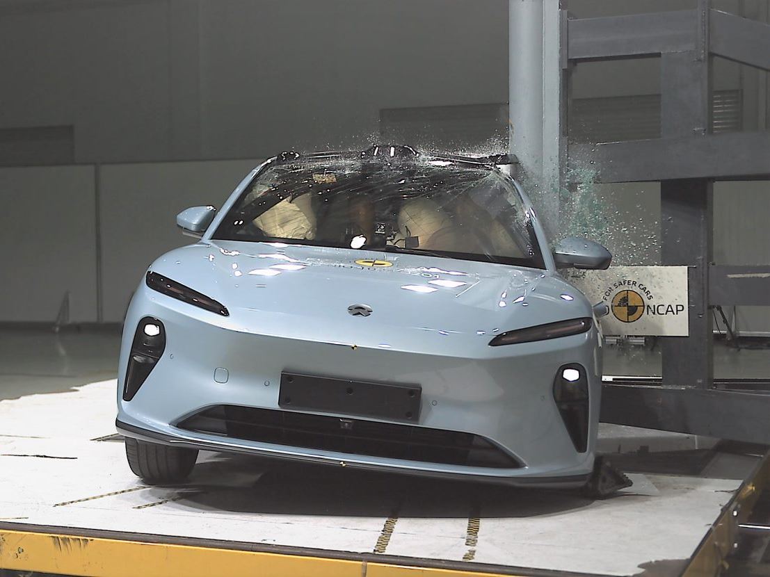 NIO ET5 Side Pole test 2023