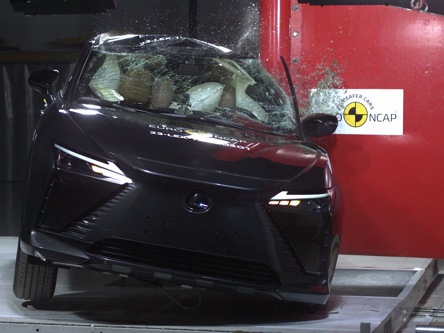 Lexus RZ Side Pole test 2023