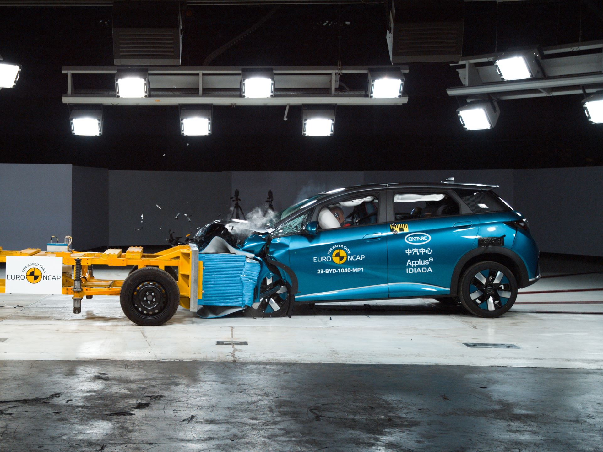 BYD DOLPHIN Mobile Progressive Deformable Barrier test 2023