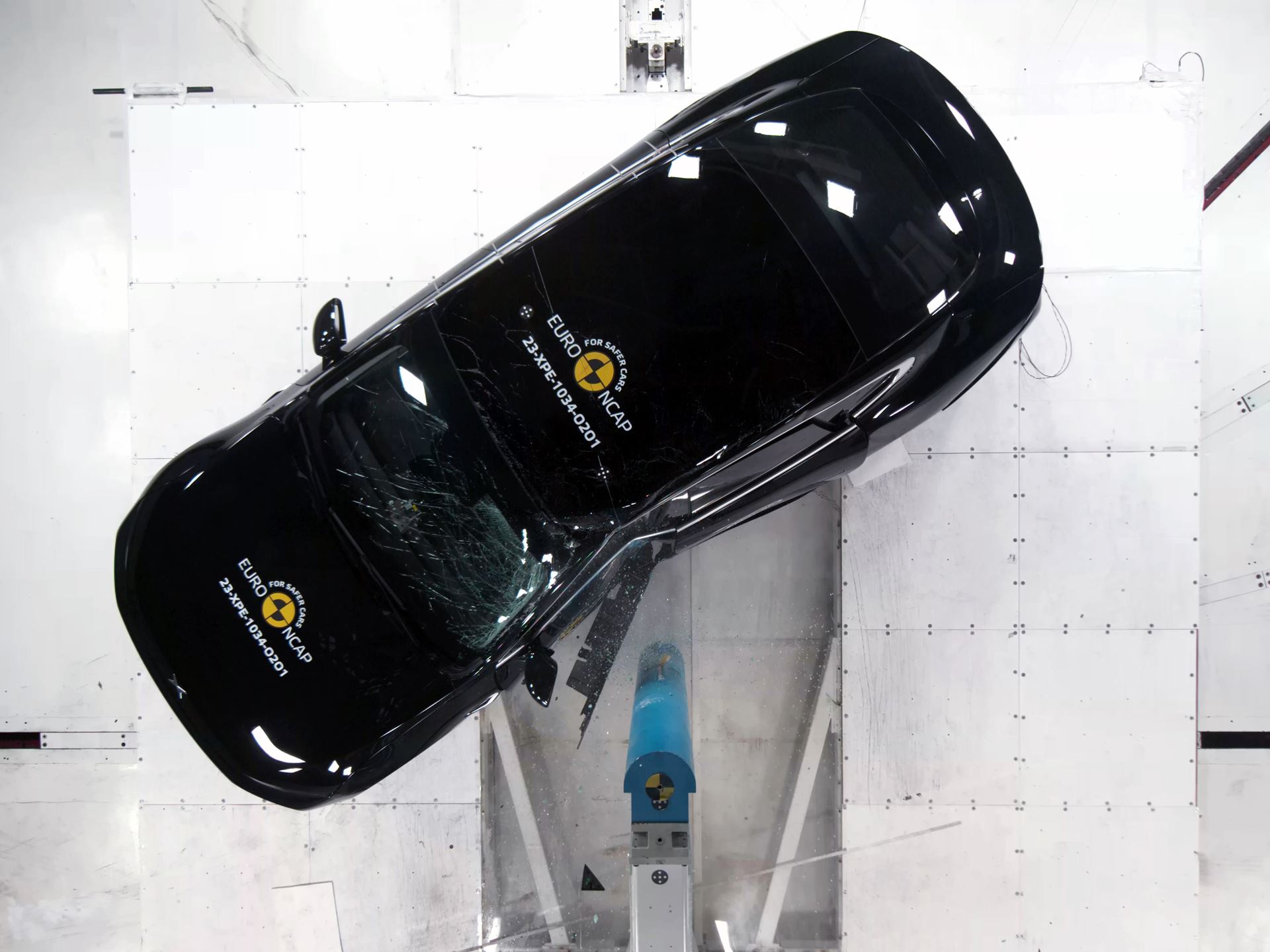 XPENG P7 Side Pole test 2023 after crash