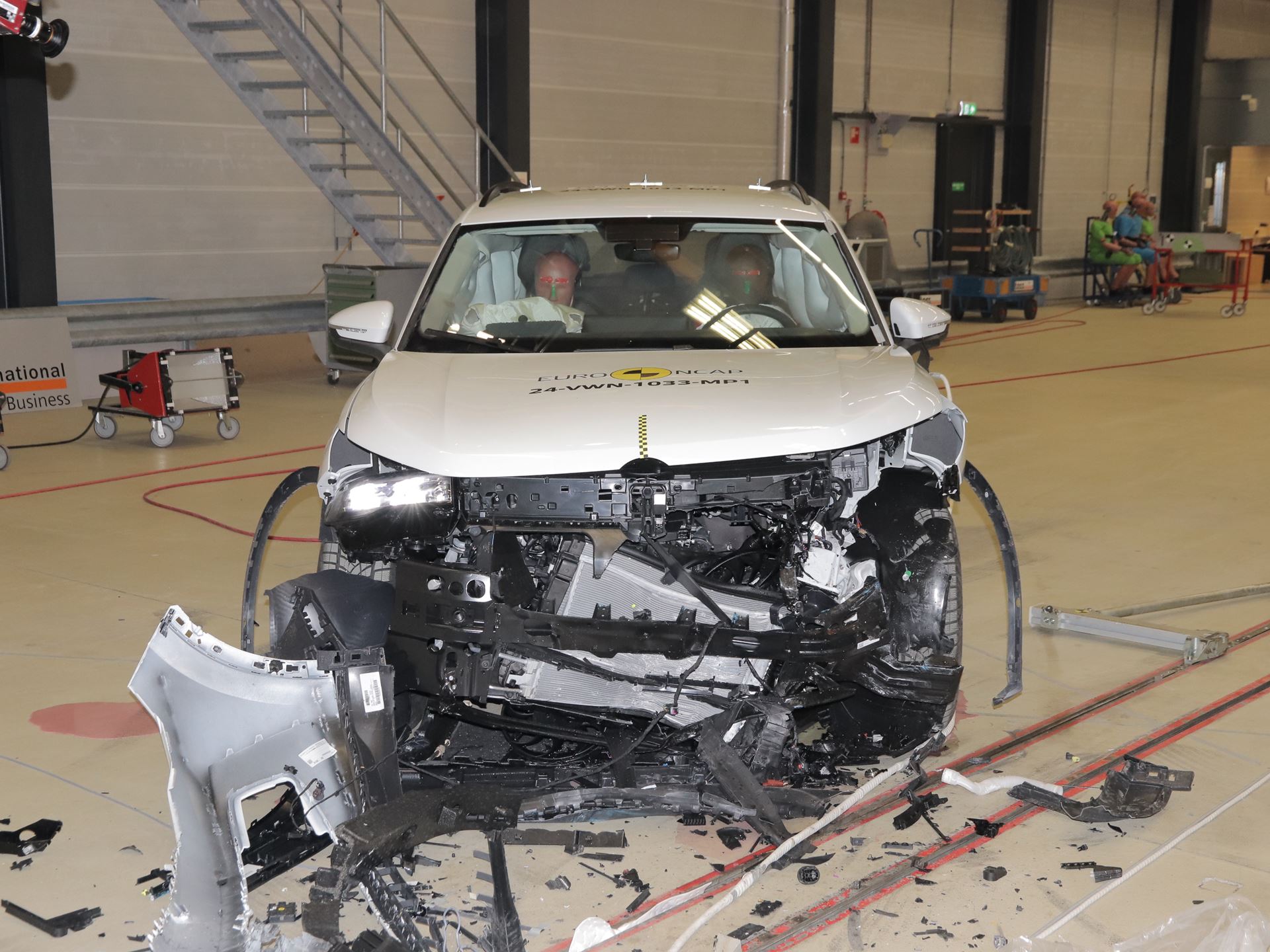 VW Tiguan Mobile Progressive Deformable Barrier test 2024 after crash