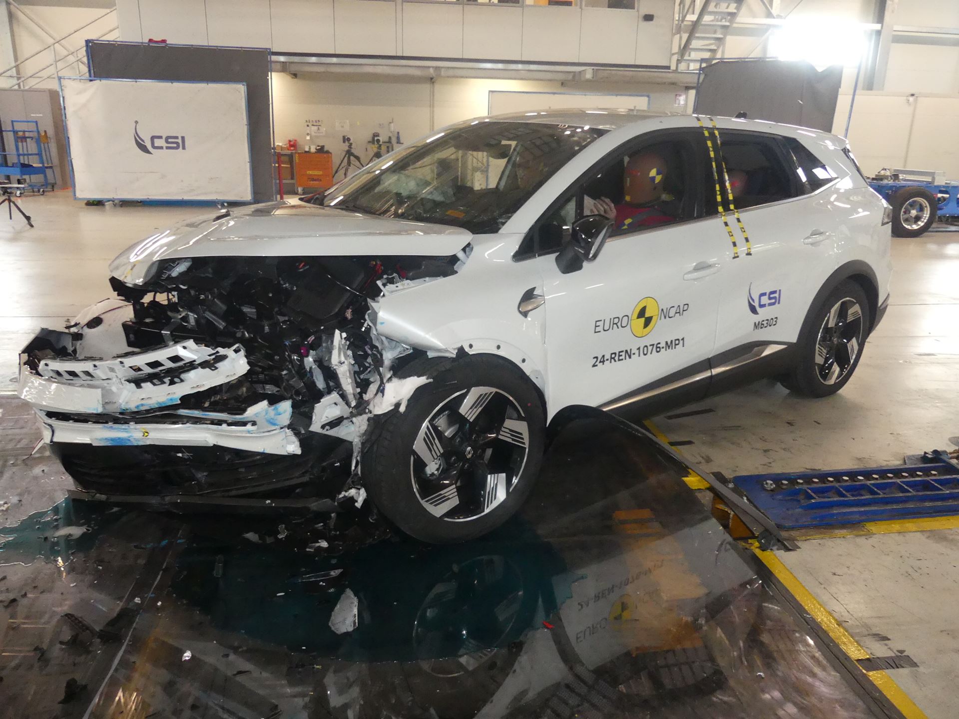Renault Symbioz Mobile Progressive Deformable Barrier test 2024 after crash