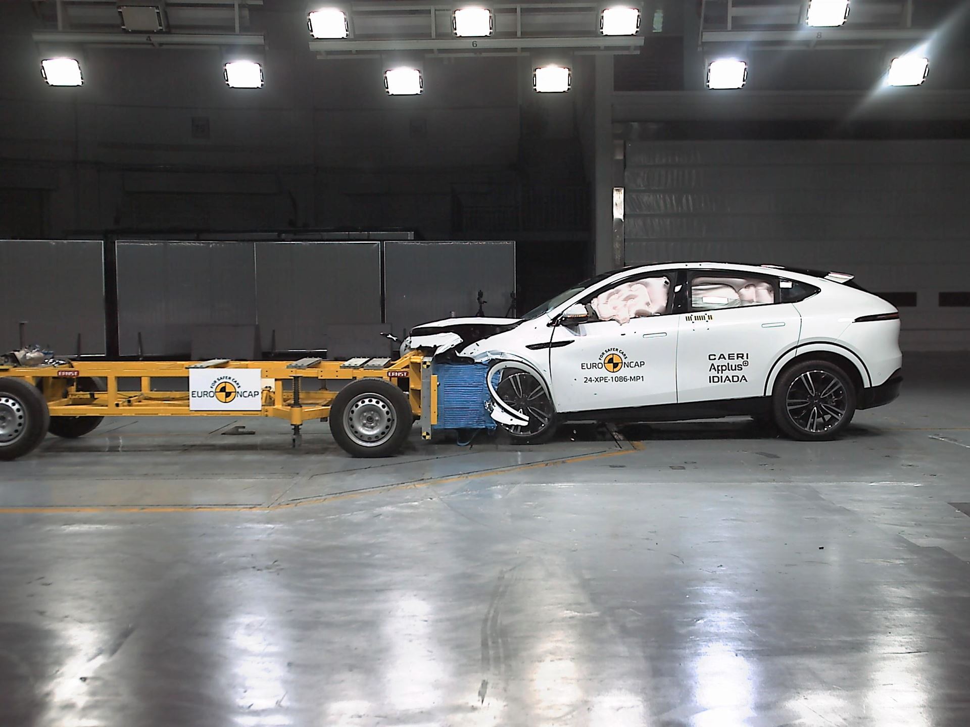 XPENG G6 Mobile Progressive Deformable Barrier test 2024