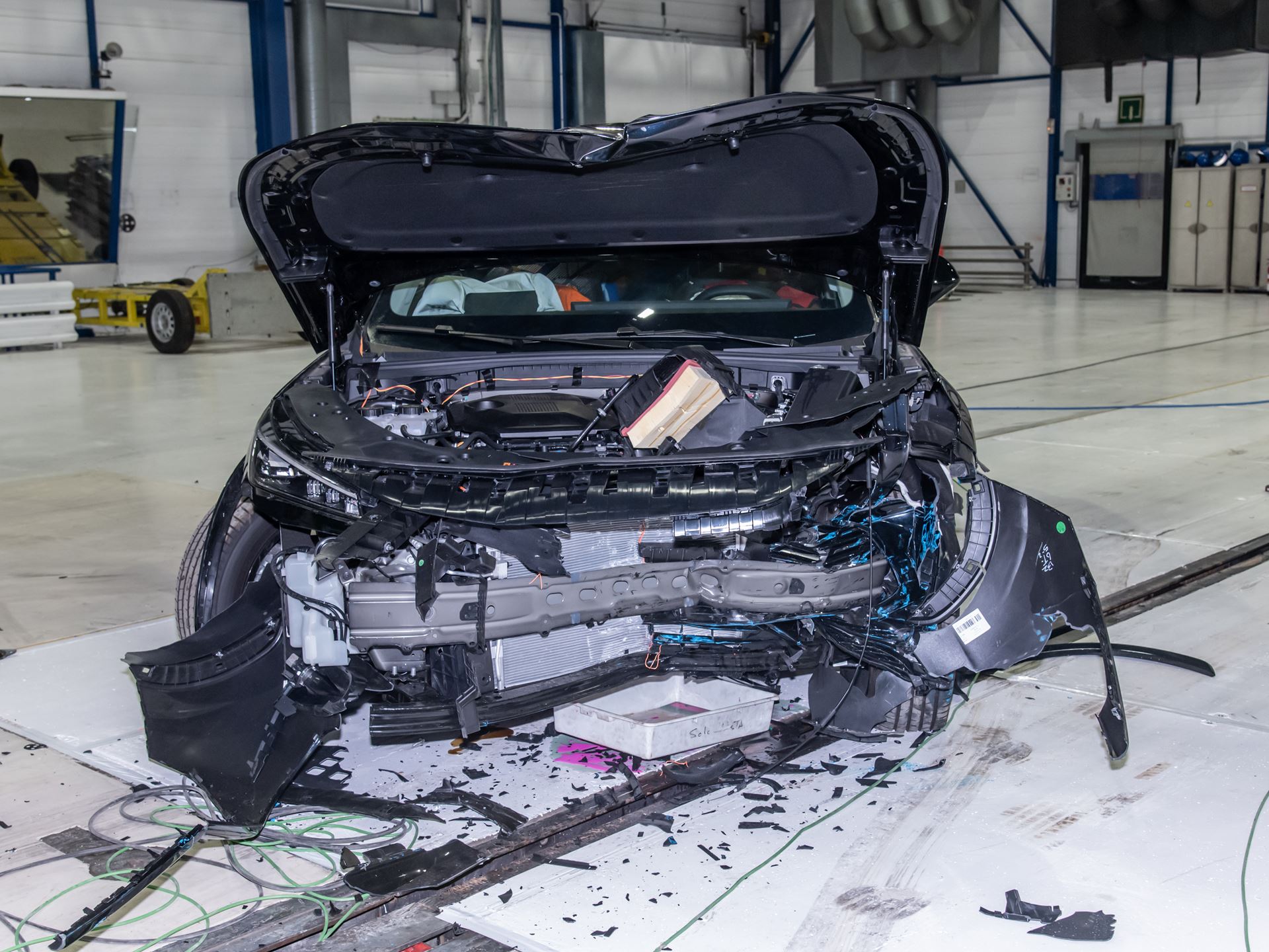 MG HS Mobile Progressive Deformable Barrier test 2024 after crash