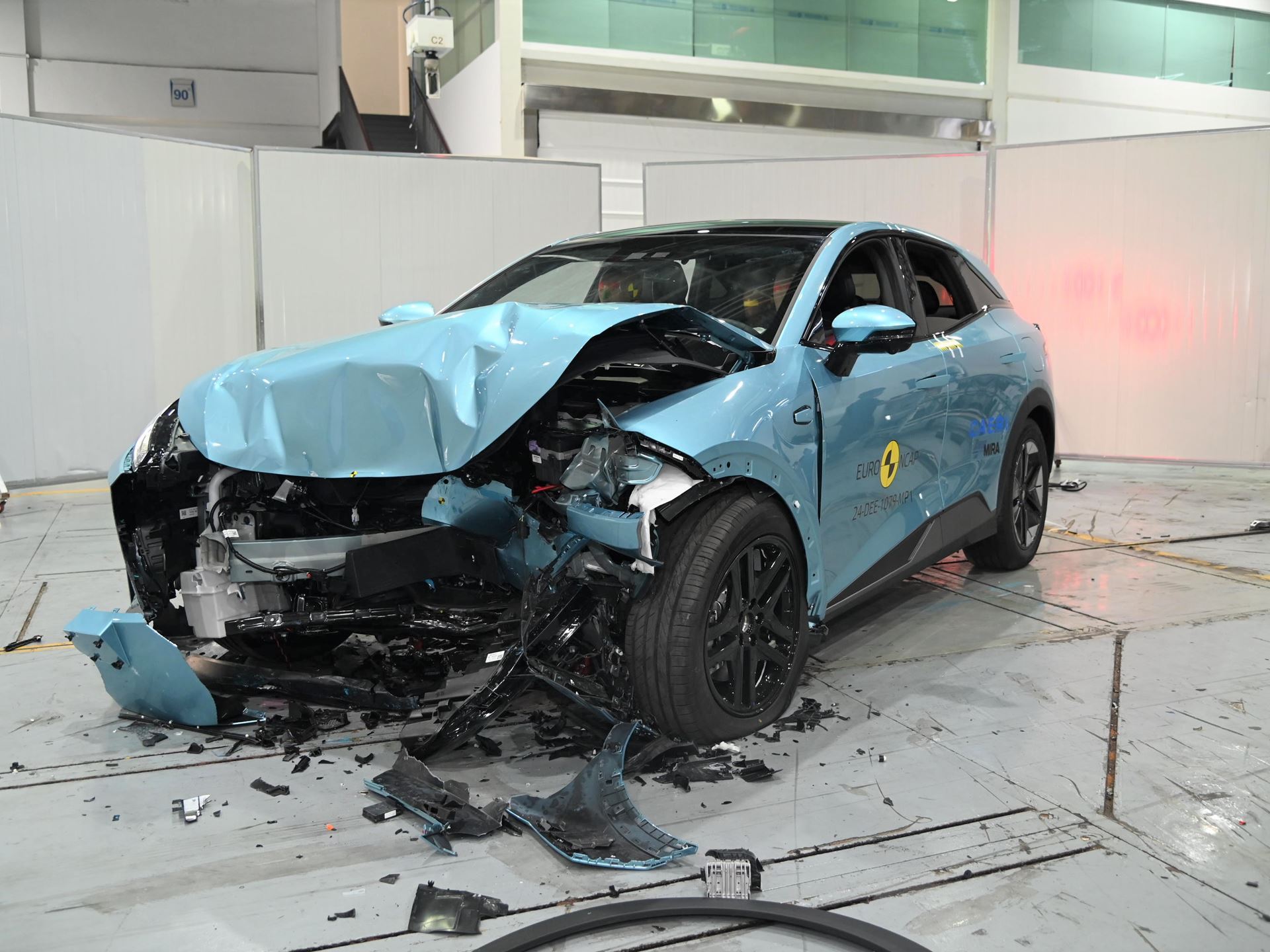 Deepal S07 Mobile Progressive Deformable Barrier test 2024 after crash