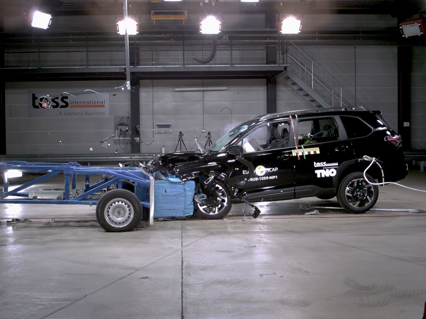 Subaru Forester Mobile Progressive Deformable Barrier test 2024