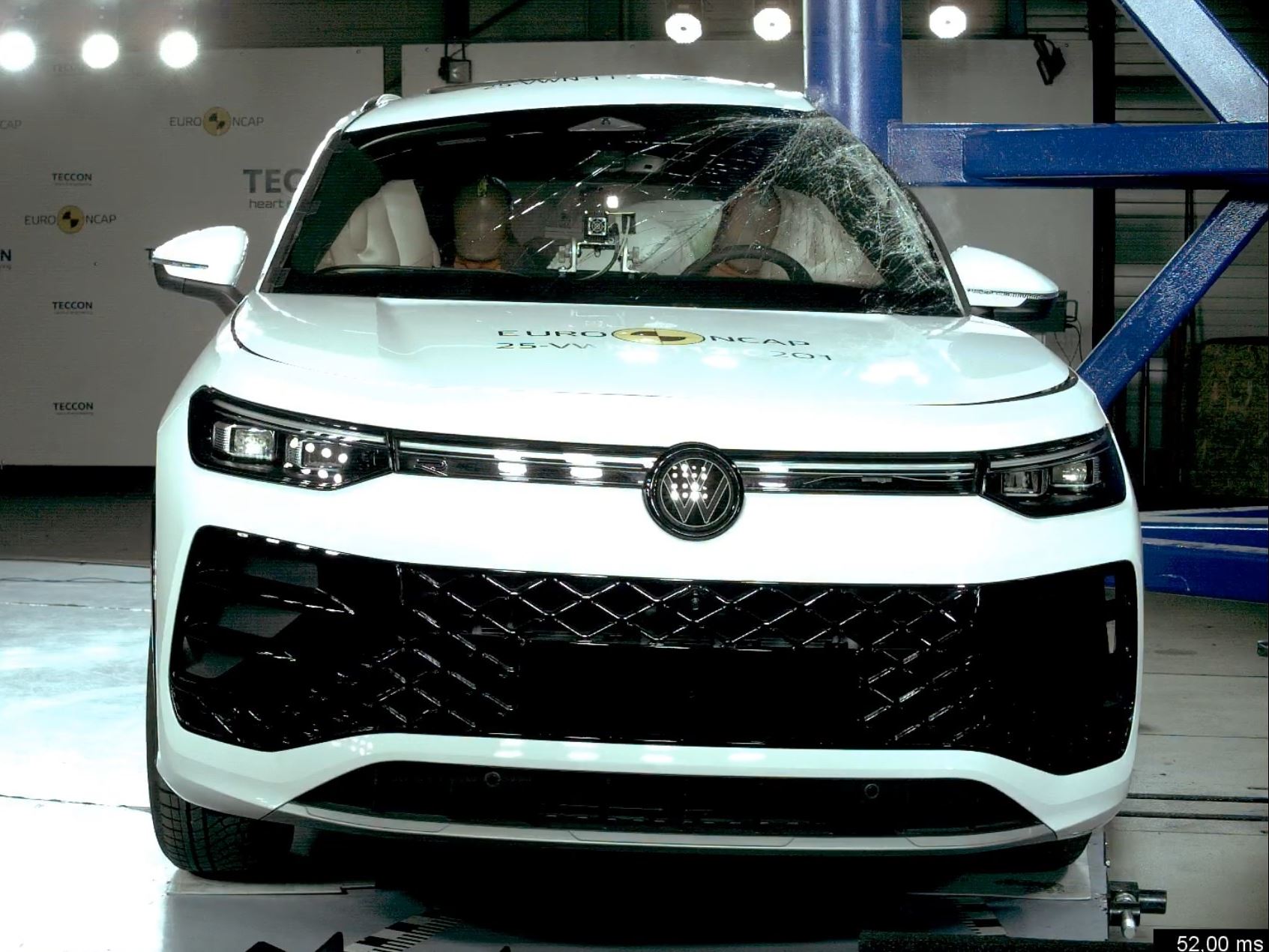 VW Tayron Side Pole test 2025