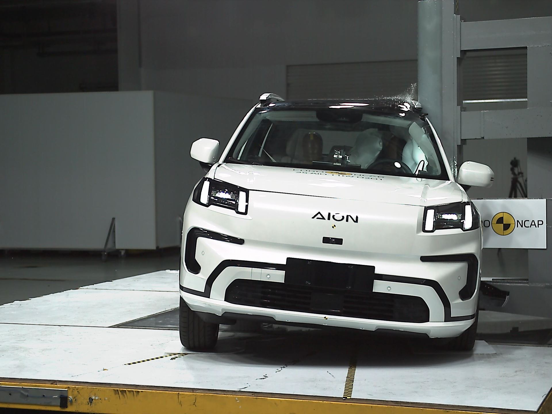 AION V Side Pole test 2025