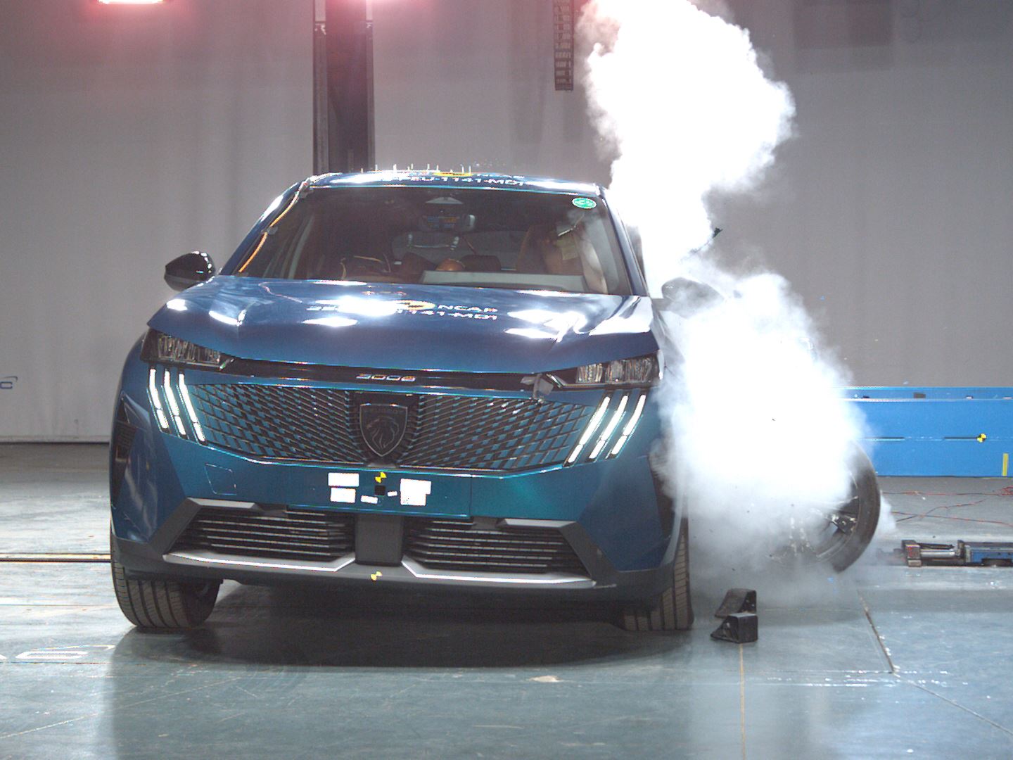 Peugeot 3008 Side Mobile Barrier test 2025