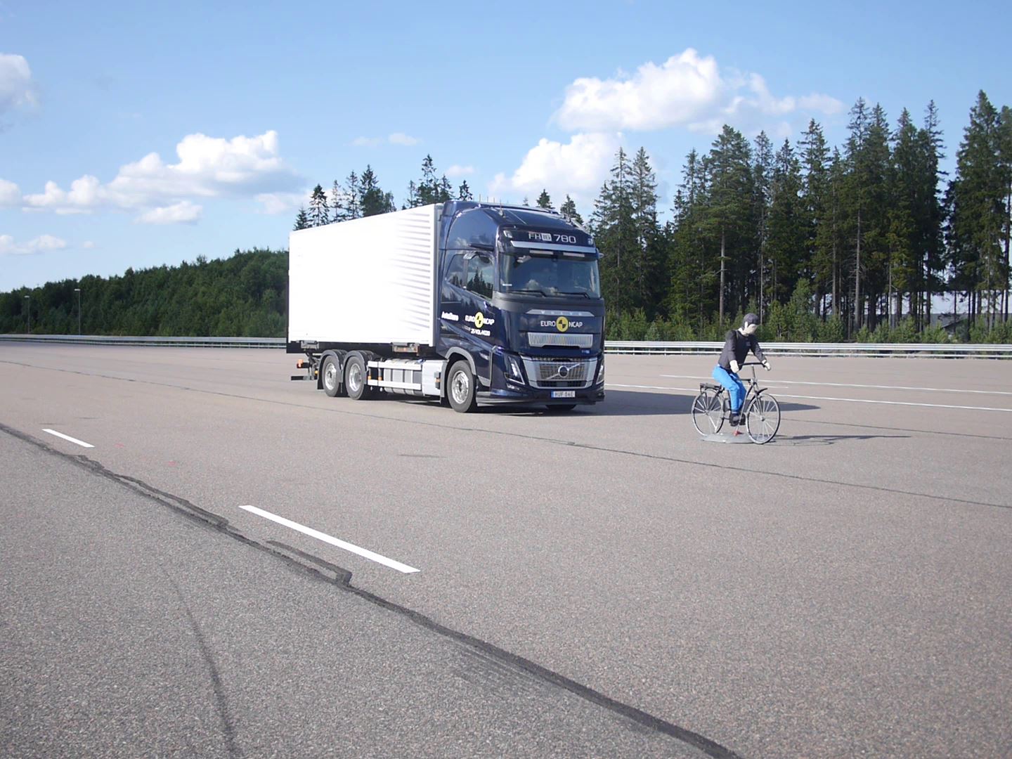 Volvo FH Aero 6x2 Rigid 2025 Commercial Truck Safety Tests