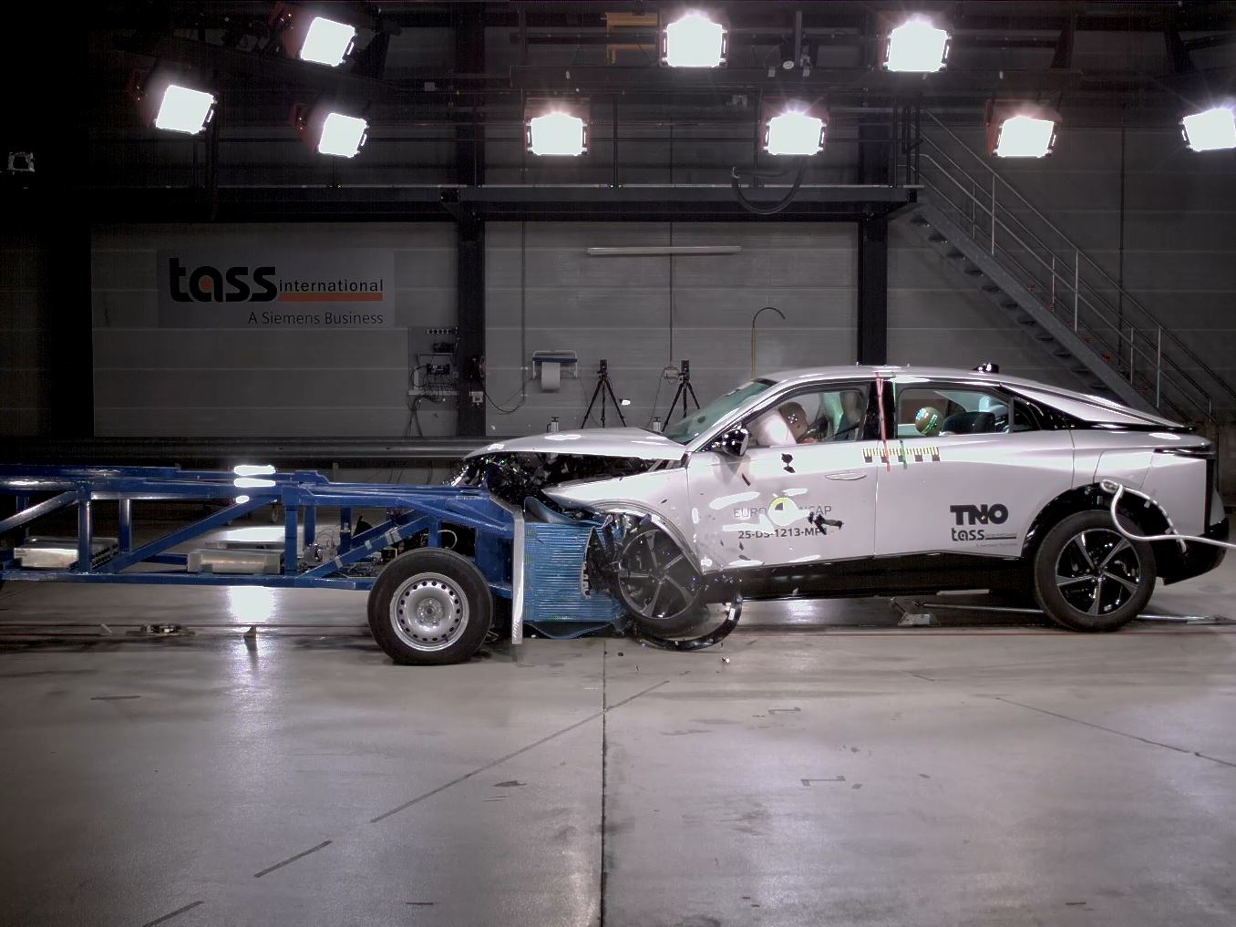 DS N 8 Mobile Progressive Deformable Barrier test 2025