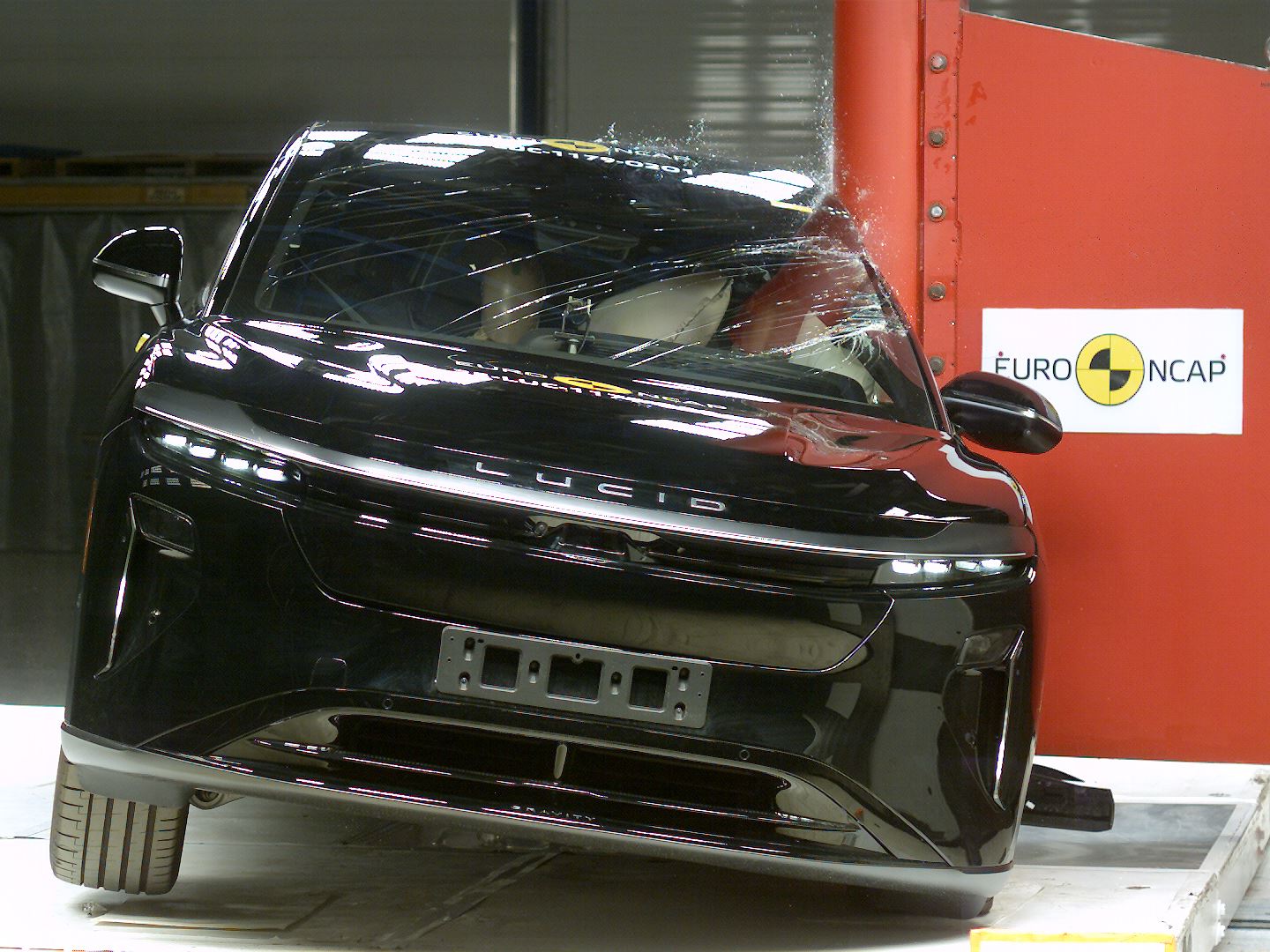 Lucid Gravity Side Pole test 2025